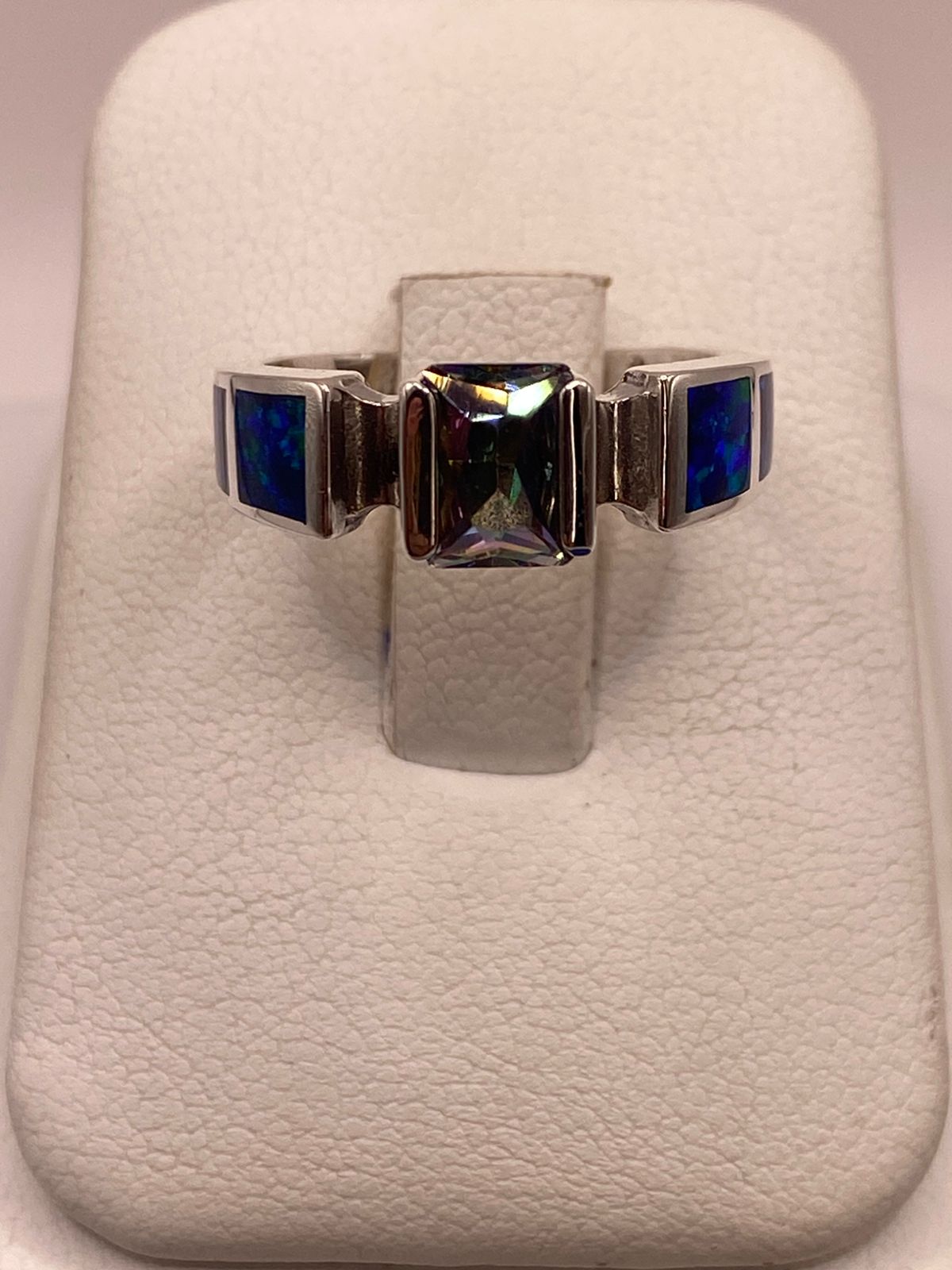 Anillo de Plata .950 con Zirconia y Ópalo de Fuego Diseño Geométrico Elegante
