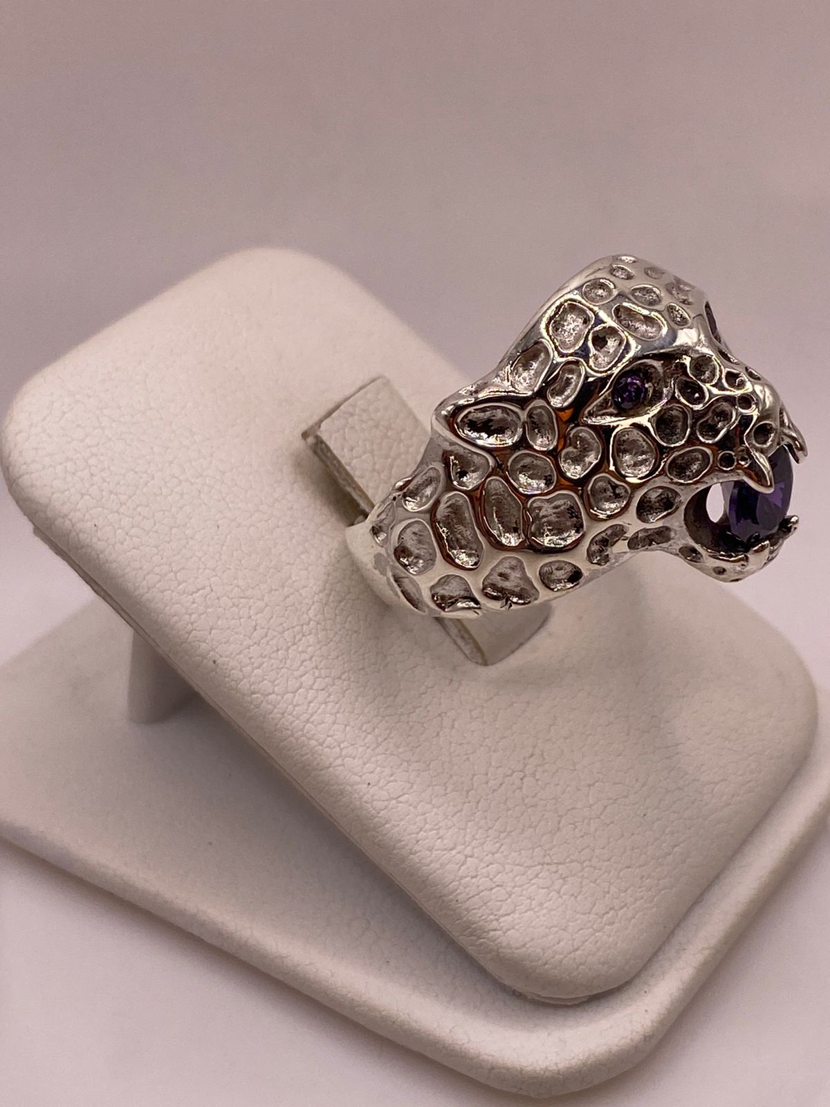 Anillo de Plata 925 Jaguar con Zirconias Moradas