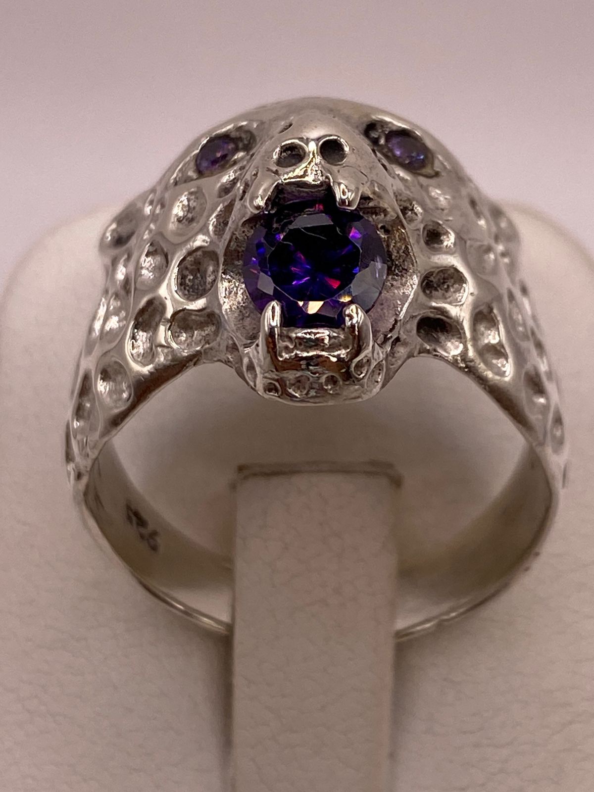 Anillo de Plata 925 Jaguar con Zirconias Moradas
