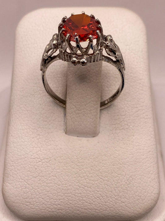 Anillo de Plata 925 con Piedra Roja Diseño Corona Vintage — vista lateral