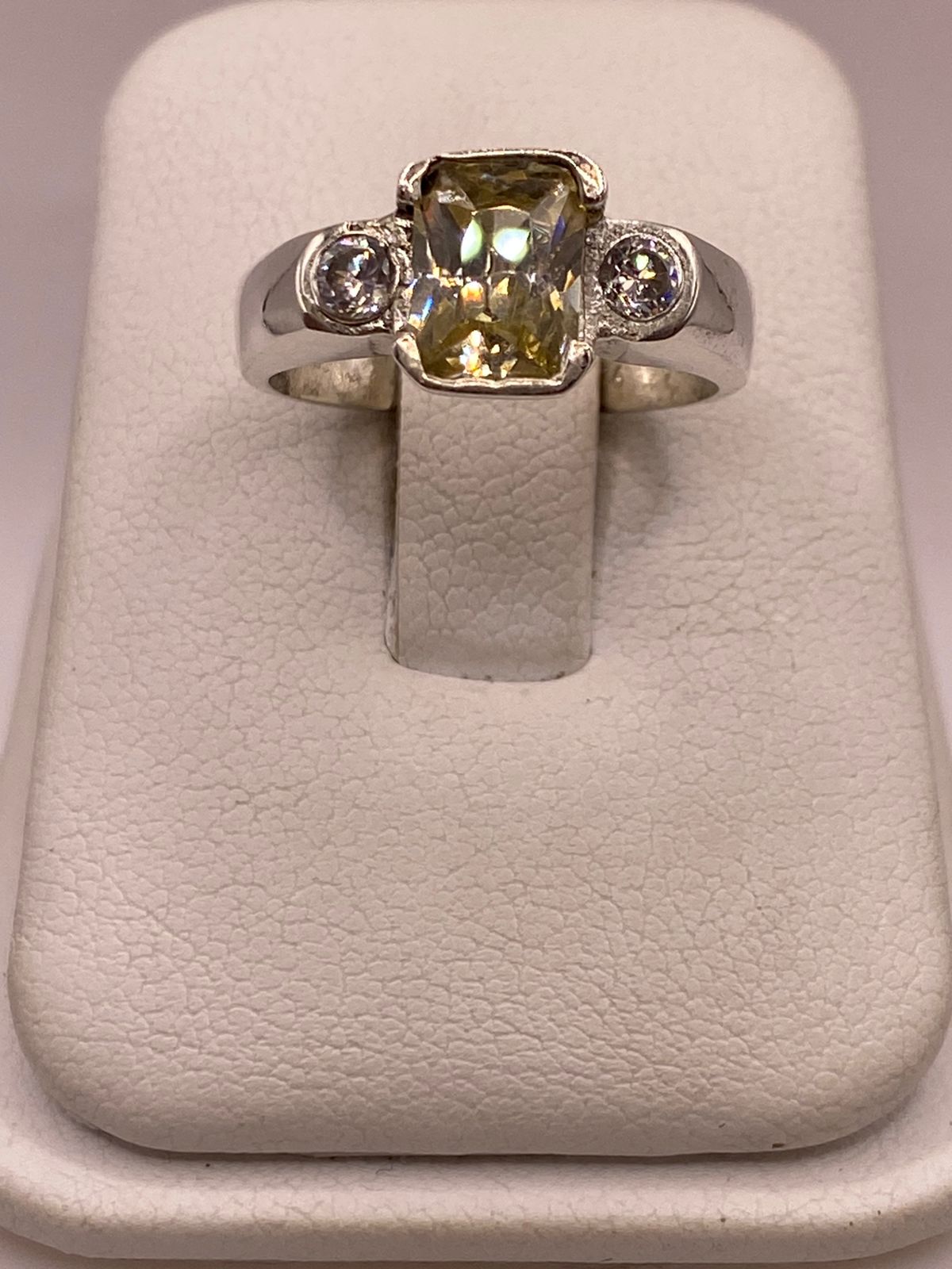 ANILLO DE PLATA 925 CON ZIRCONIA AMARILLA