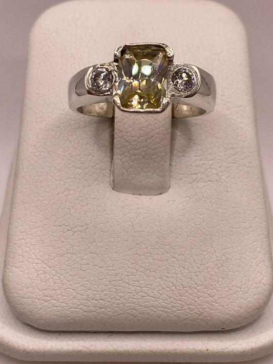 Anillo de Plata 925 con Zirconia Amarilla, vista frontal