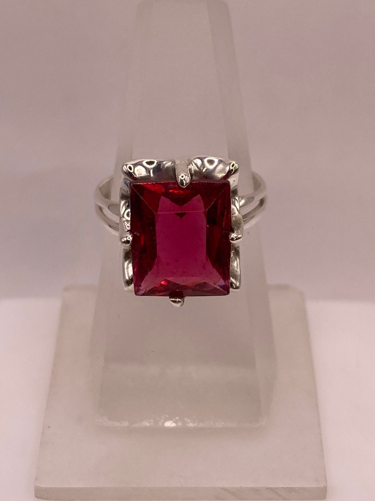 Anillo de Plata 925 con Zirconia Color Fucsia