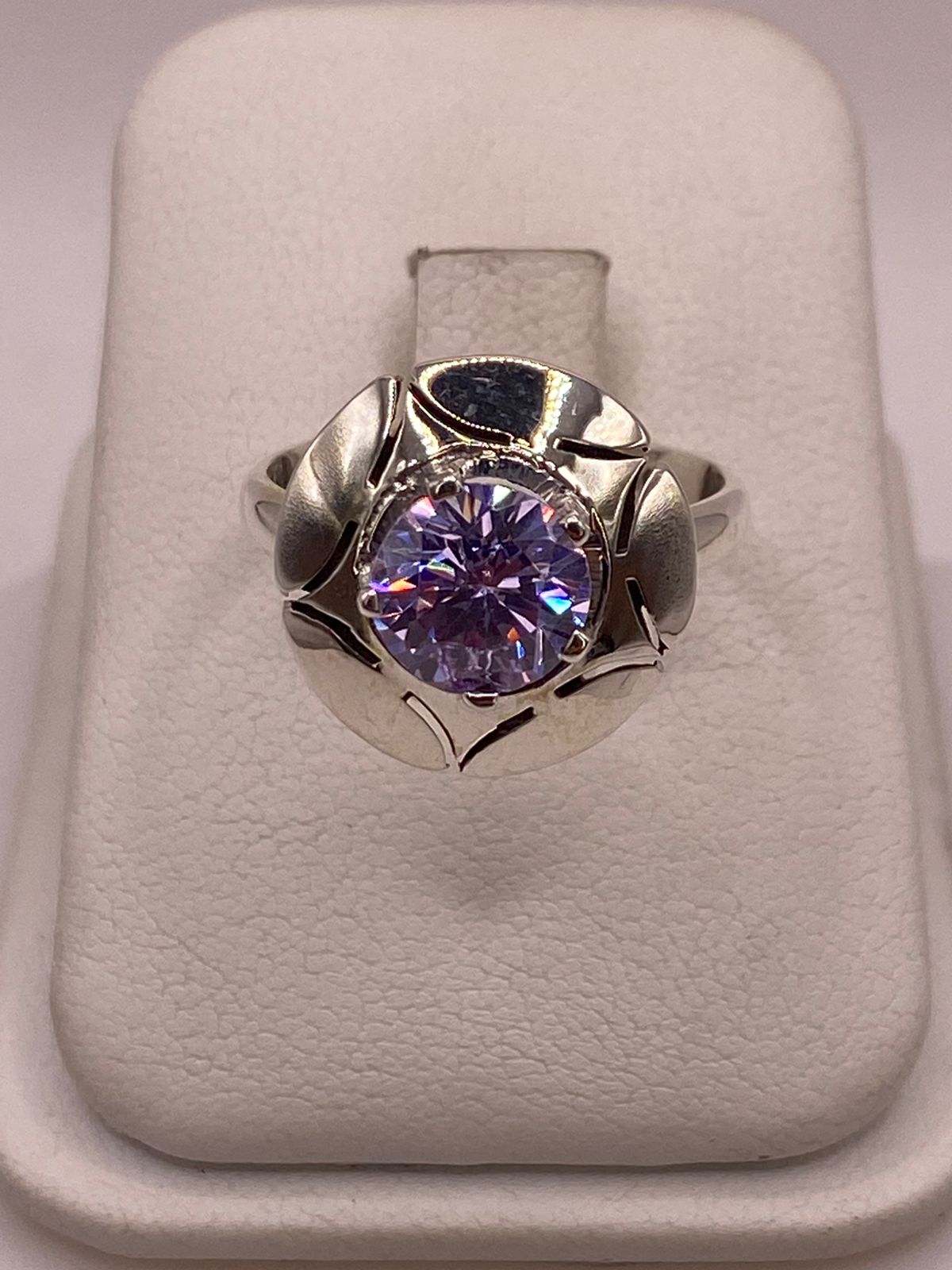Anillo de Plata 925 con Zirconia Lila Facetada, Diseño Floral Moderno