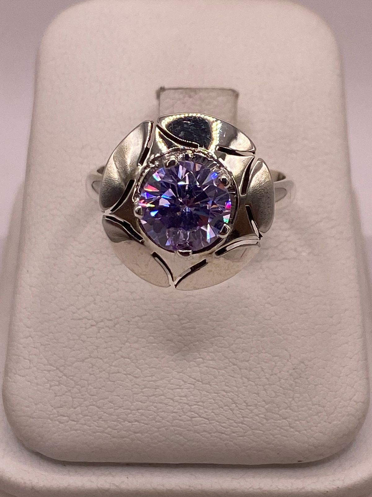 Anillo de Plata 925 con Zirconia Lila Facetada, Diseño Floral Moderno