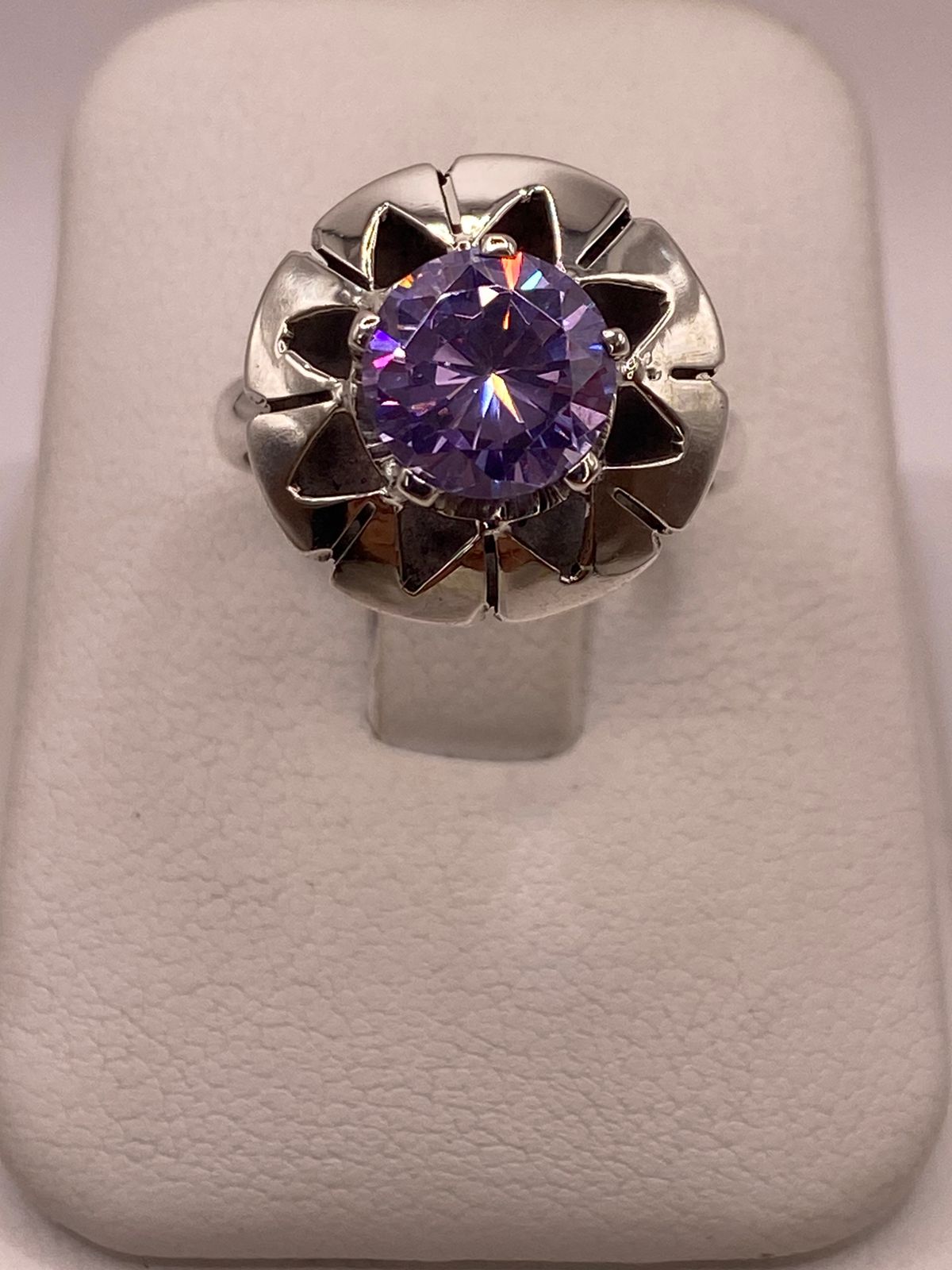 Anillo de Plata 925 con Zirconia Lila Facetada, Diseño Floral Moderno