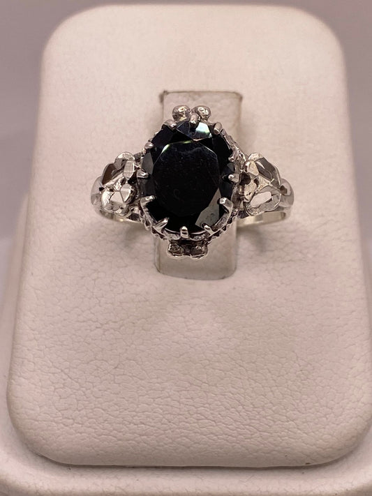 Anillo de Plata 925 con Zirconia Negra Facetada, Diseño Corona Vintage, vista frontal
