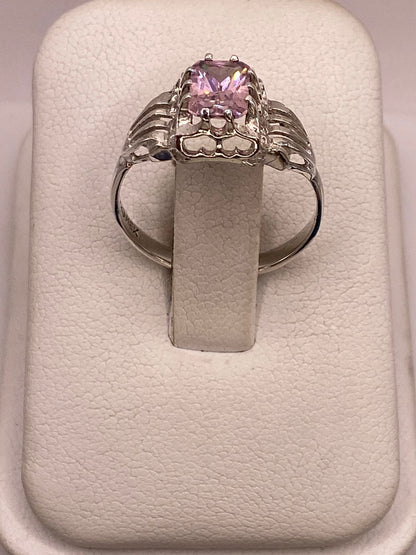 Anillo de Plata 925 con Zirconia Rosa Facetada, Diseño Elegante con Corazones