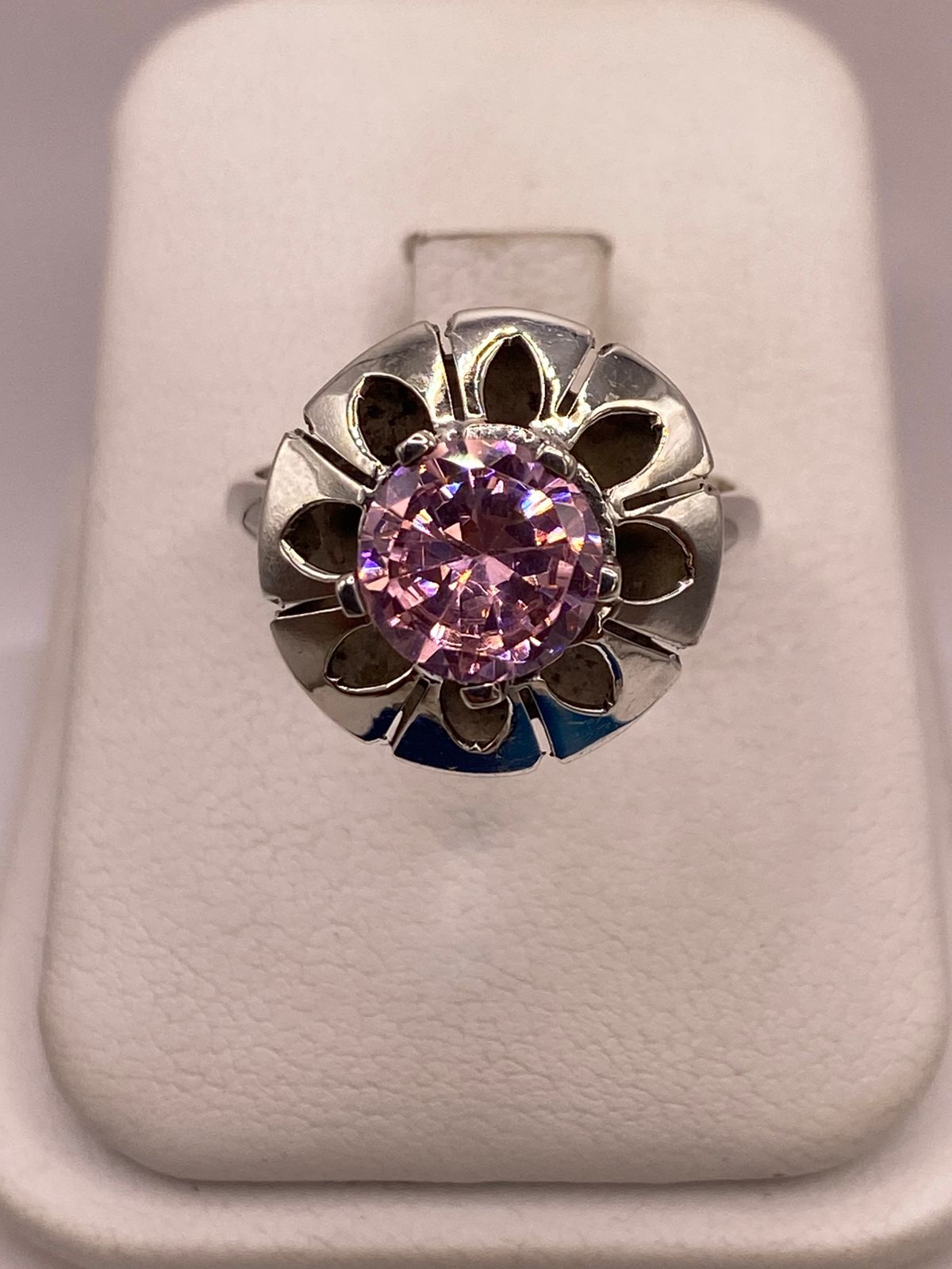 Anillo de Plata 925 con Zirconia Rosa Facetada, Diseño Floral Hecho