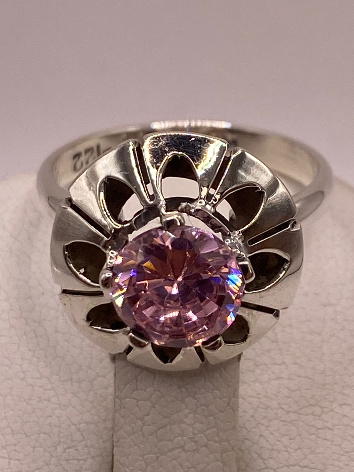Anillo de Plata 925 con Zirconia Rosa Facetada, Diseño Floral Hecho