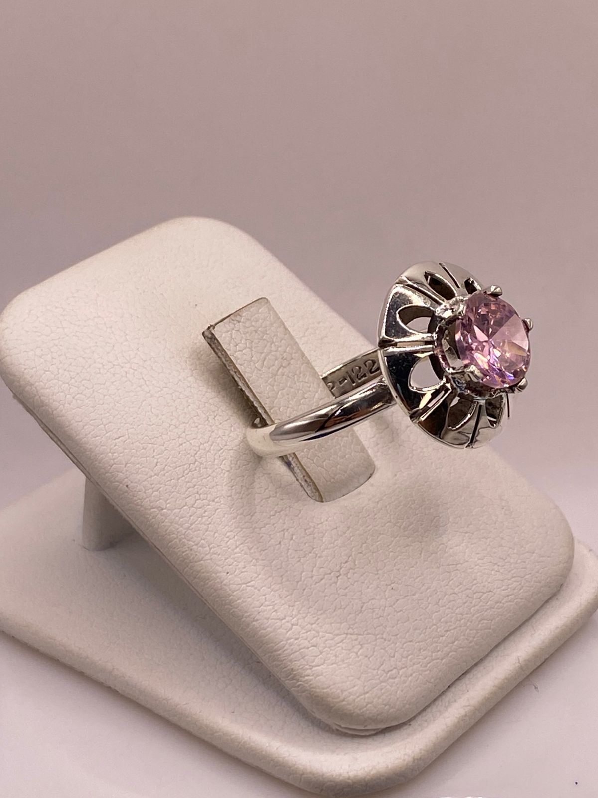 Anillo de Plata 925 con Zirconia Rosa Facetada, Diseño Floral Hecho