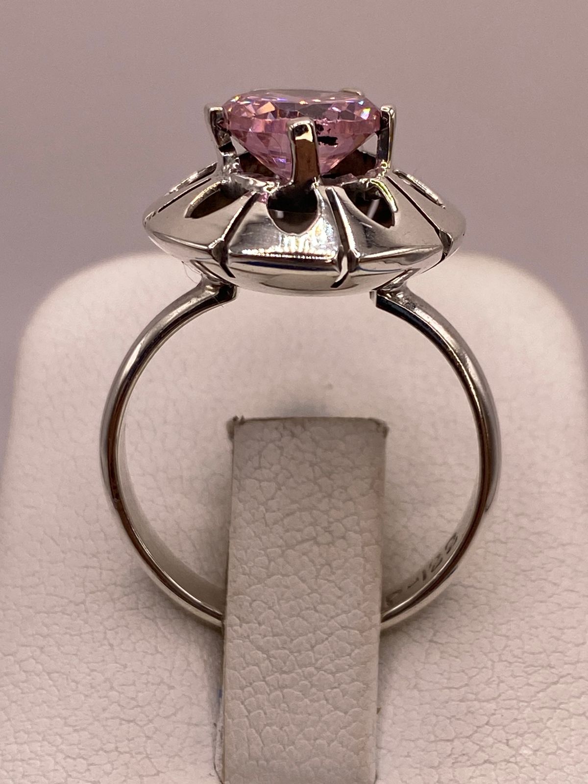 Anillo de Plata 925 con Zirconia Rosa Facetada, Diseño Floral Hecho