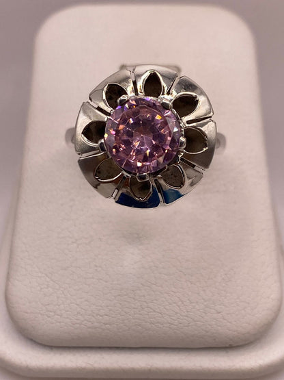 Anillo de Plata 925 con Zirconia Rosa Facetada, Diseño Floral Hecho — detalle de acabado
