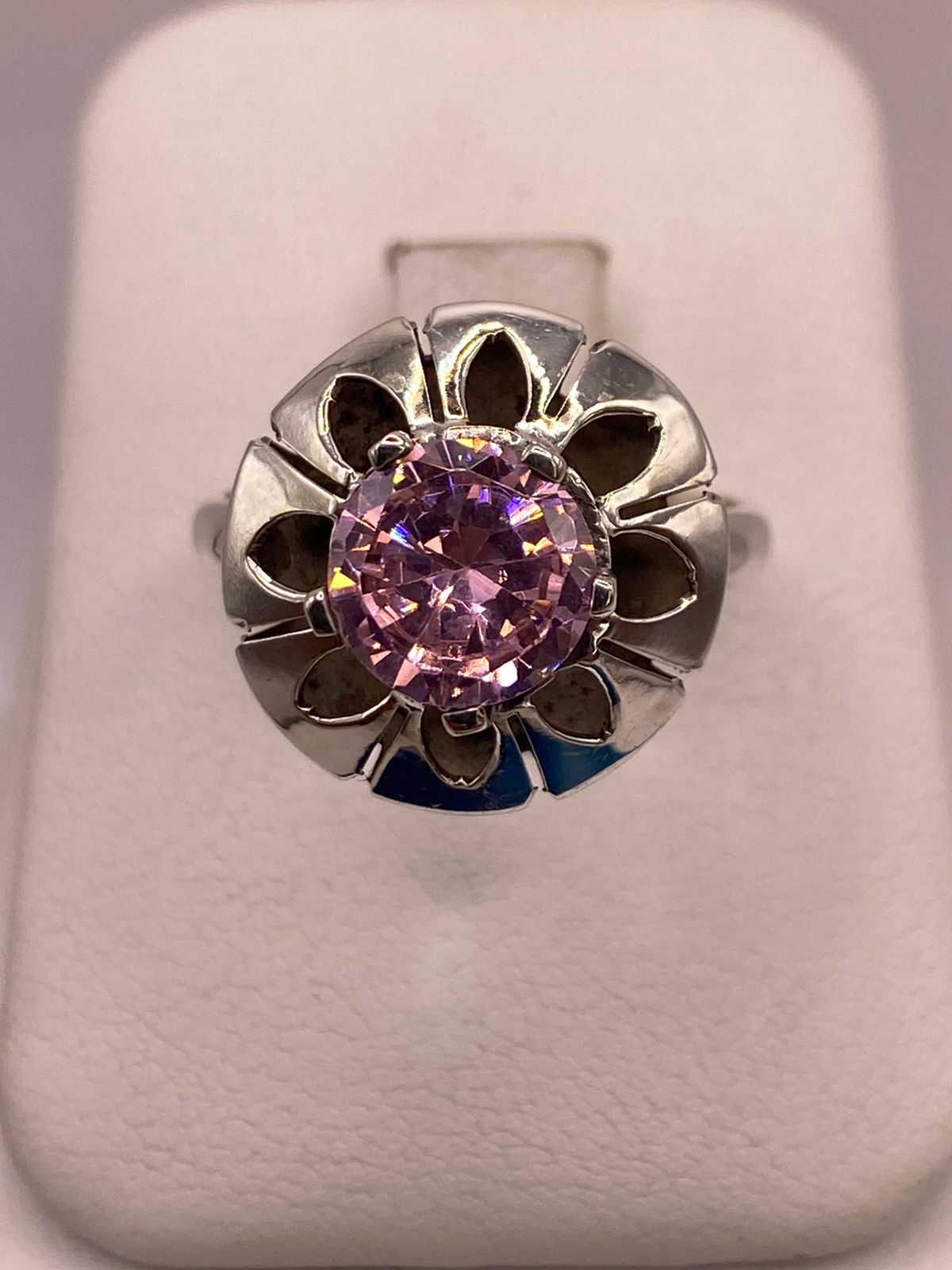 Anillo de Plata 925 con Zirconia Rosa Facetada, Diseño Floral Hecho