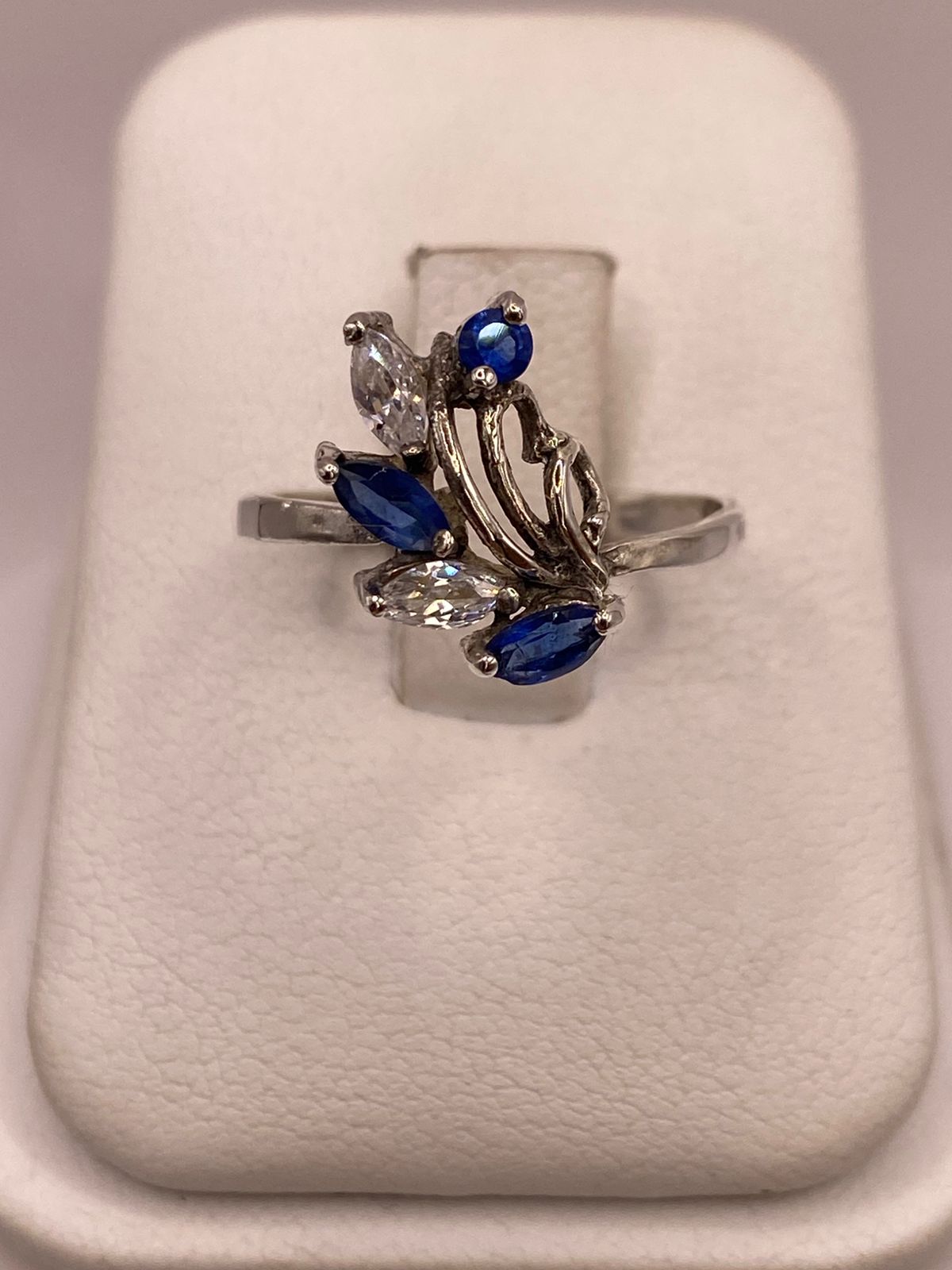 Anillo de Plata 925 con Zirconias Azules y Blancas, Diseño Floral Abstracto