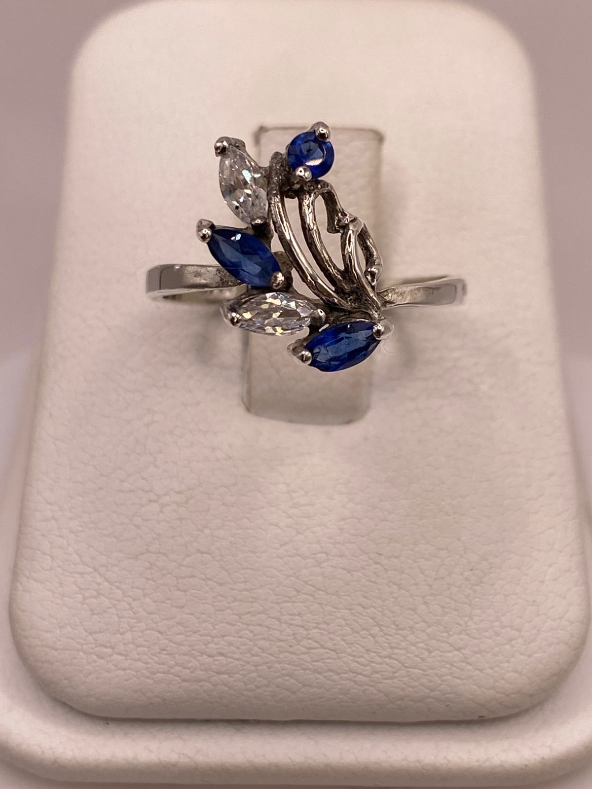 Anillo de Plata 925 con Zirconias Azules y Blancas, Diseño Floral Abstracto