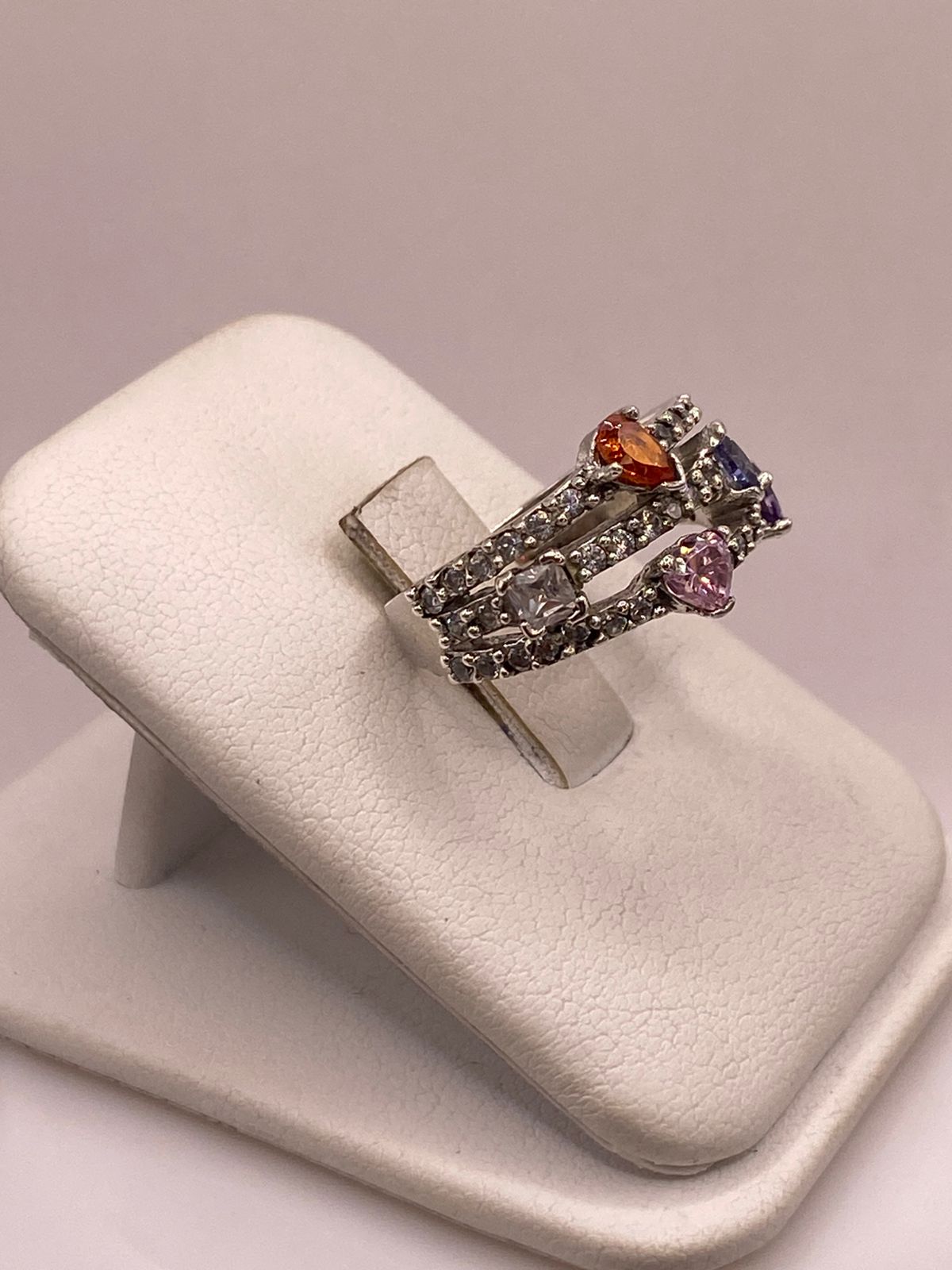 ANILLO DE PLATA 925 CON ZIRCONIAS MULTICOLOR DISEÑO TRIPLE BANDA ELEGANTE