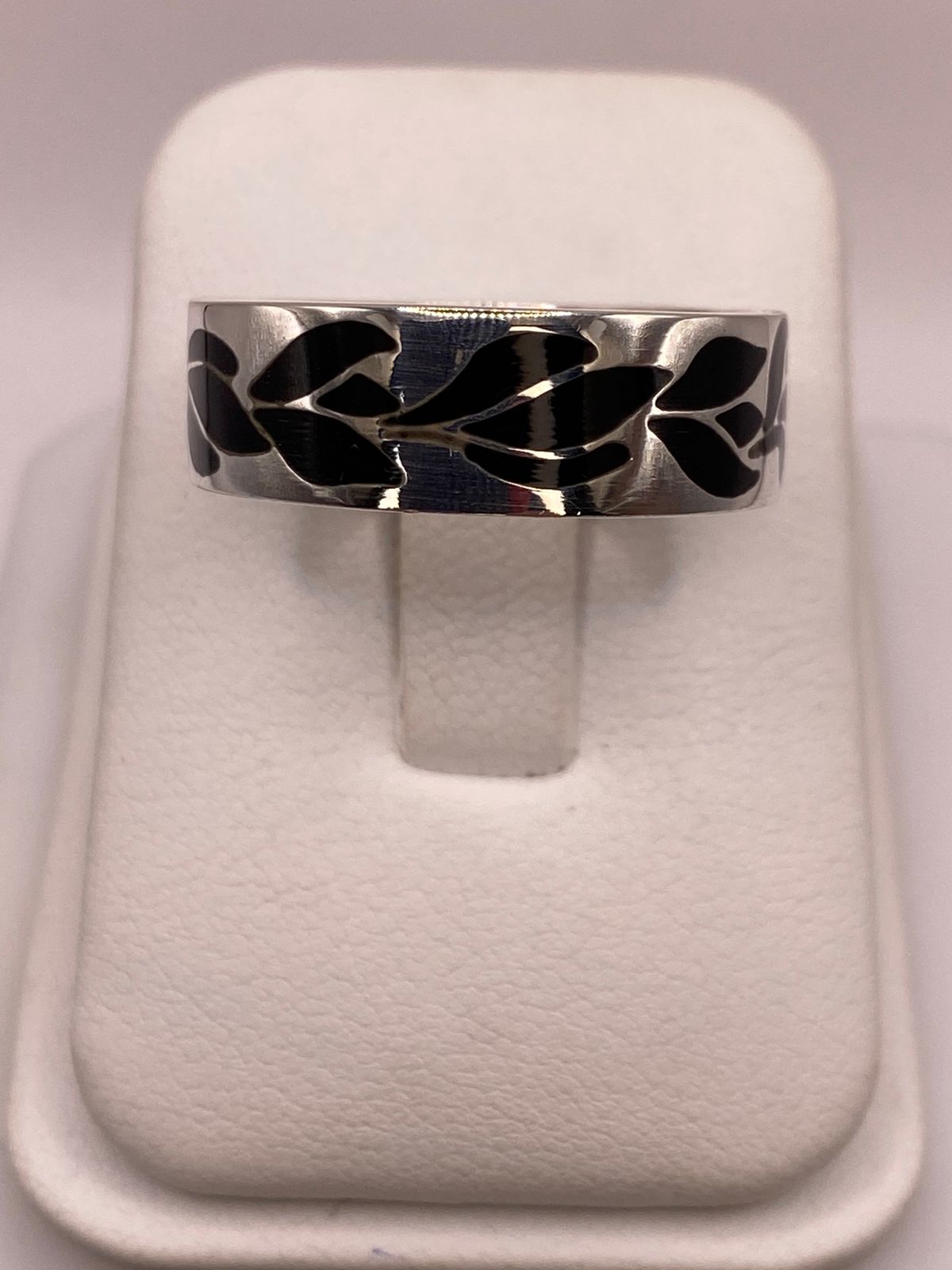 Anillo de Plata .925 con Obsidiana y Figuras de Hojas