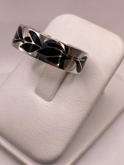 Anillo de Plata .925 con Obsidiana y Figuras de Hojas, vista frontal