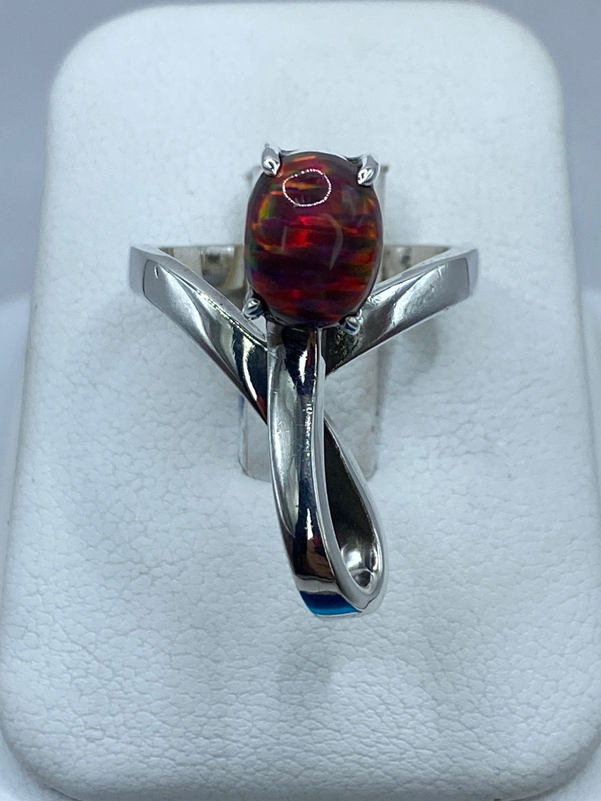 Anillo de Plata .925 con Ópalo de Fuego Naranja-rojo y Destellos Verdes