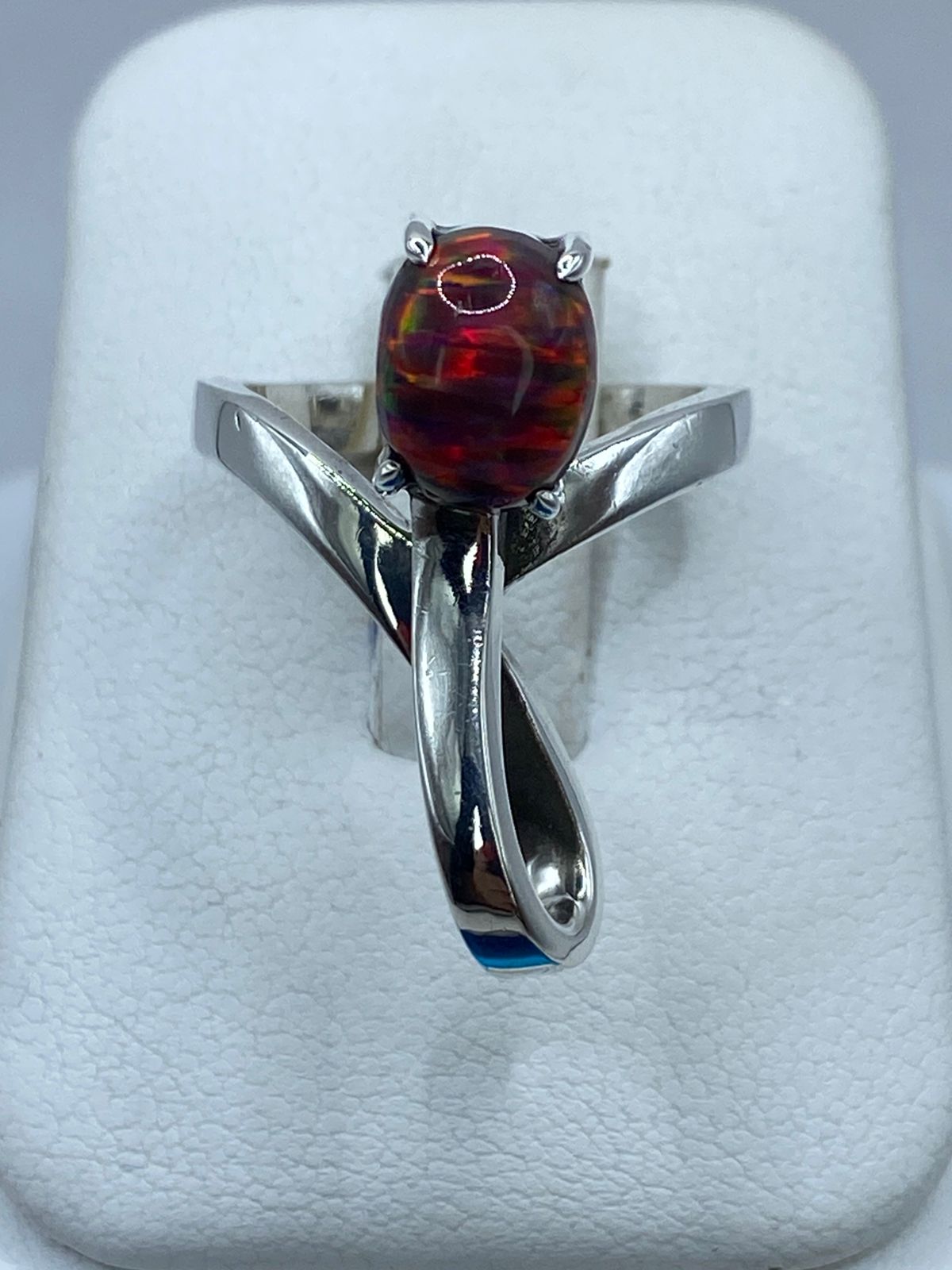 Anillo de Plata .925 con Ópalo de Fuego Naranja-rojo y Destellos Verdes