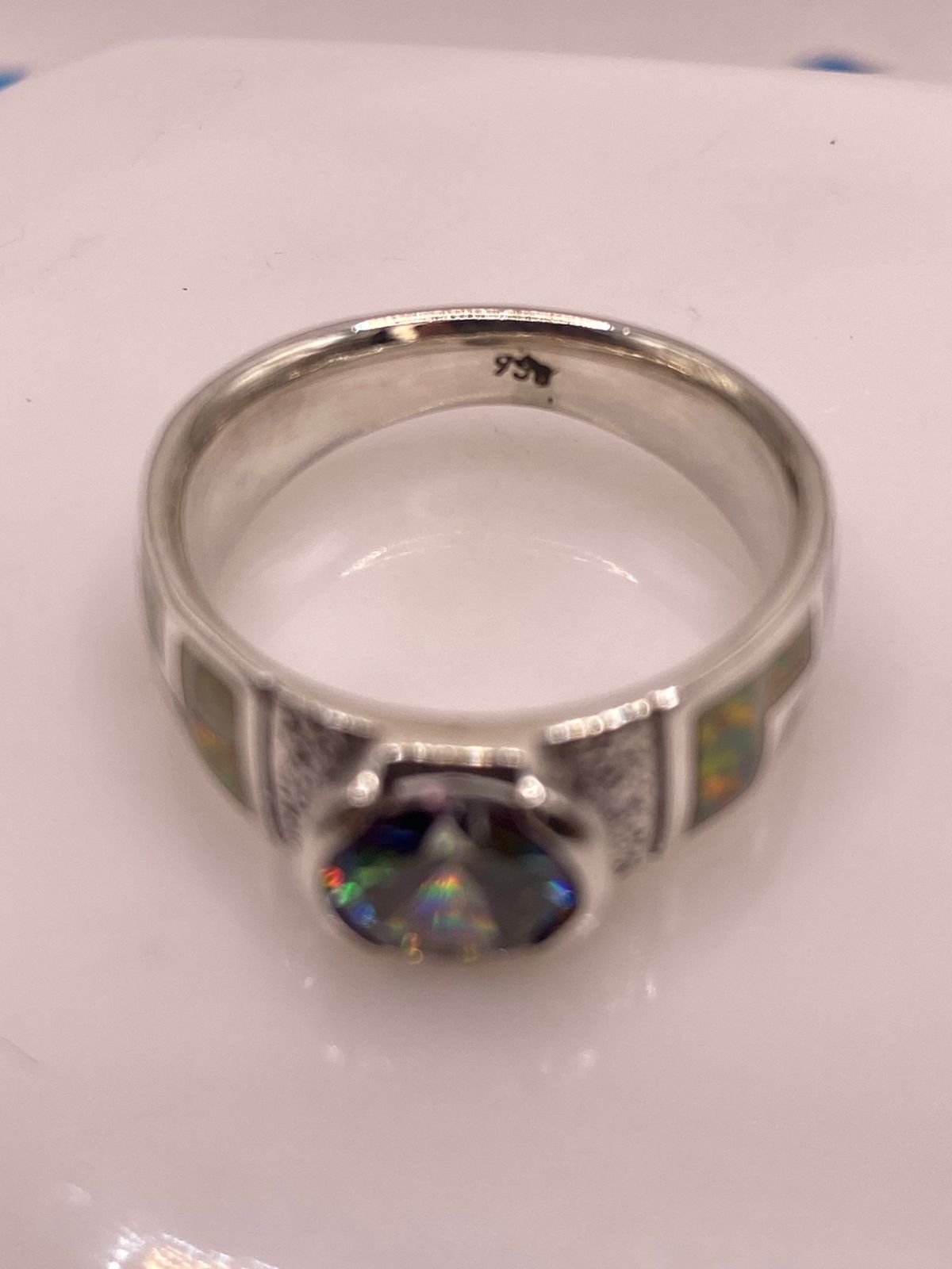 Anillo de Plata .950 con Ópalo de Fuego y Zirconia Multicolor Diseño Greca