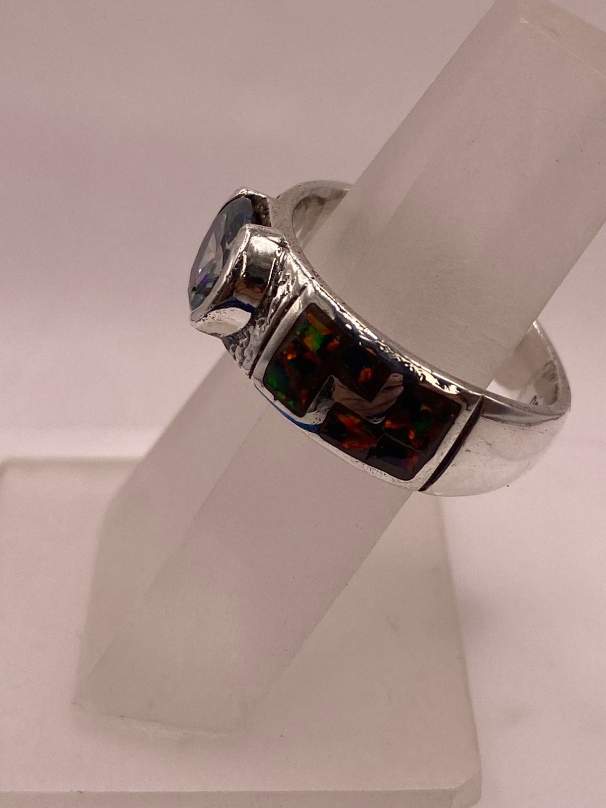 Anillo de Plata .950 con Ópalo de Fuego y Zirconia Multicolor Diseño Greca