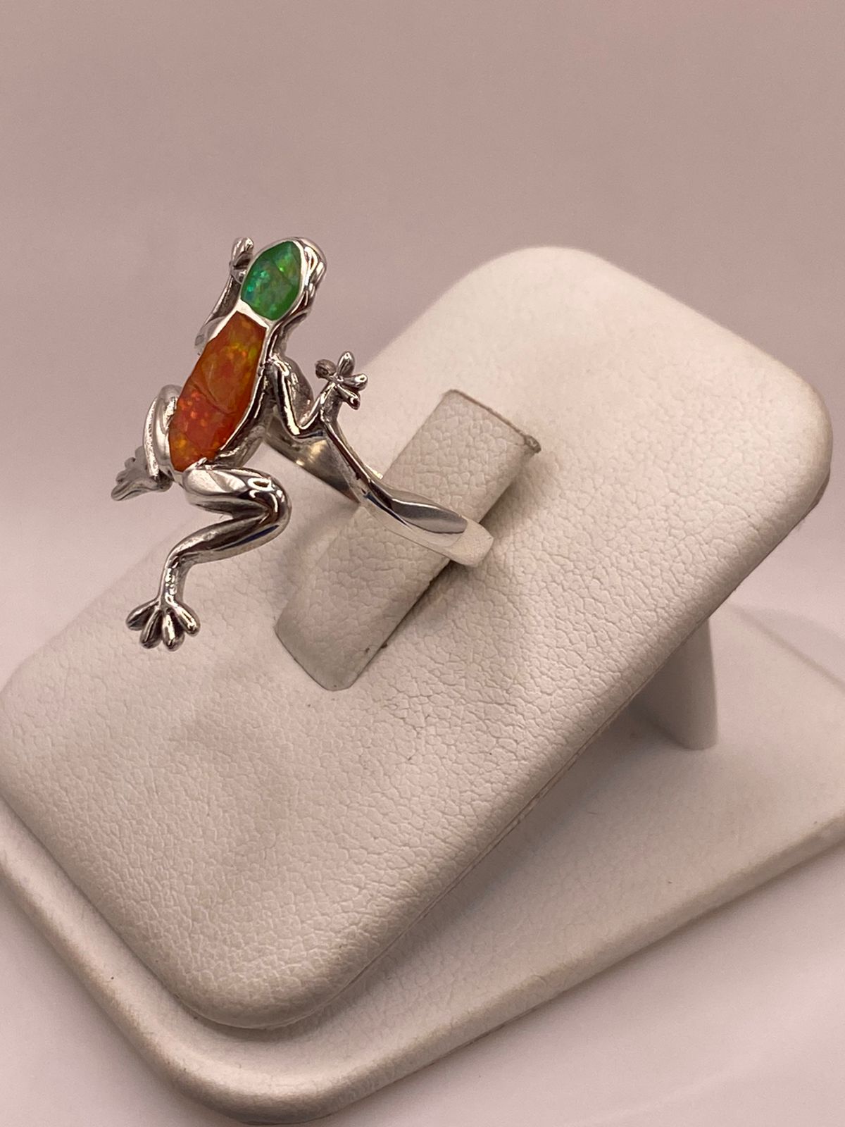 ANILLO DE RANA DE PLATA LEY 950 CON ÓPALO DE FUEGO