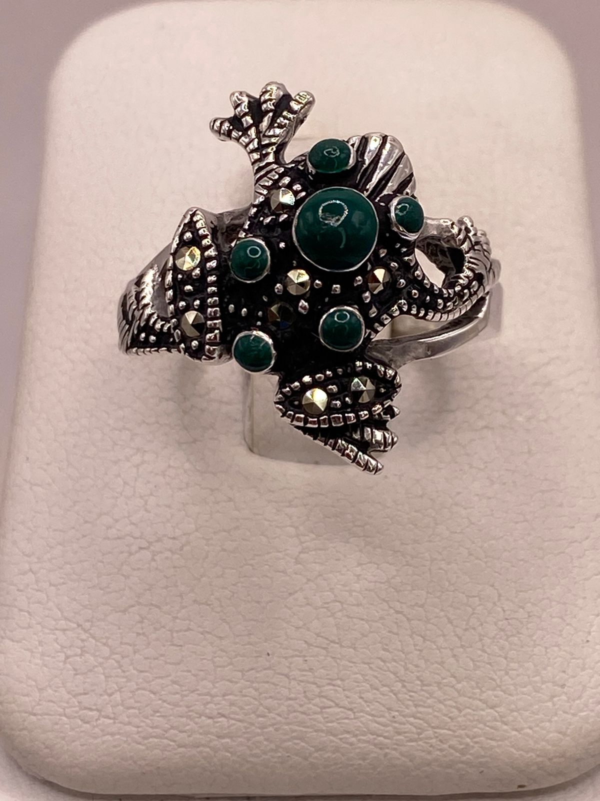 Anillo Sapo Vintage con Marquesitas y Piedras Verdes en Plata Ley 925