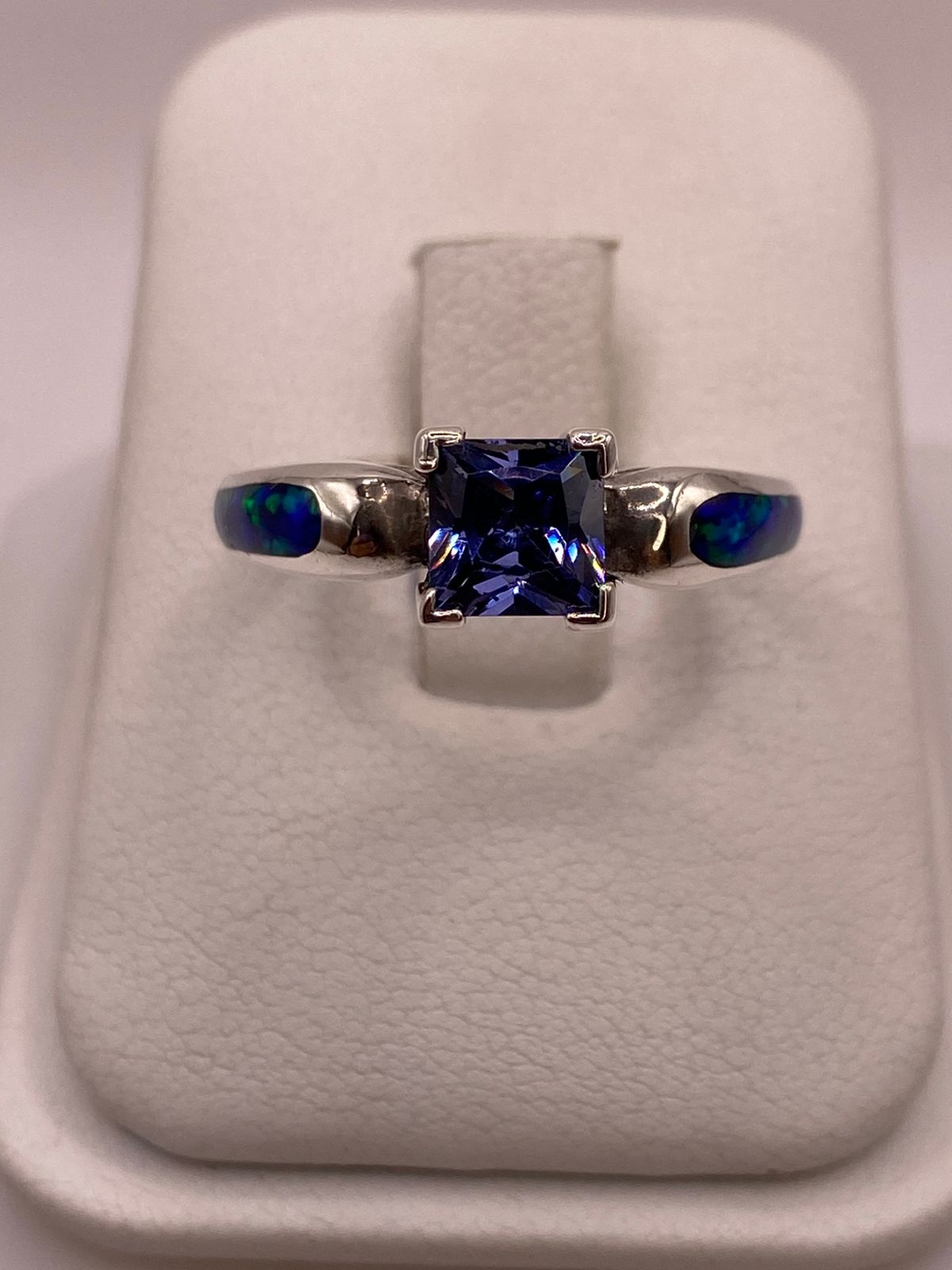 Anillo Soliratio de Plata Ley 950 con Ópalo de Fuego y Zirconia