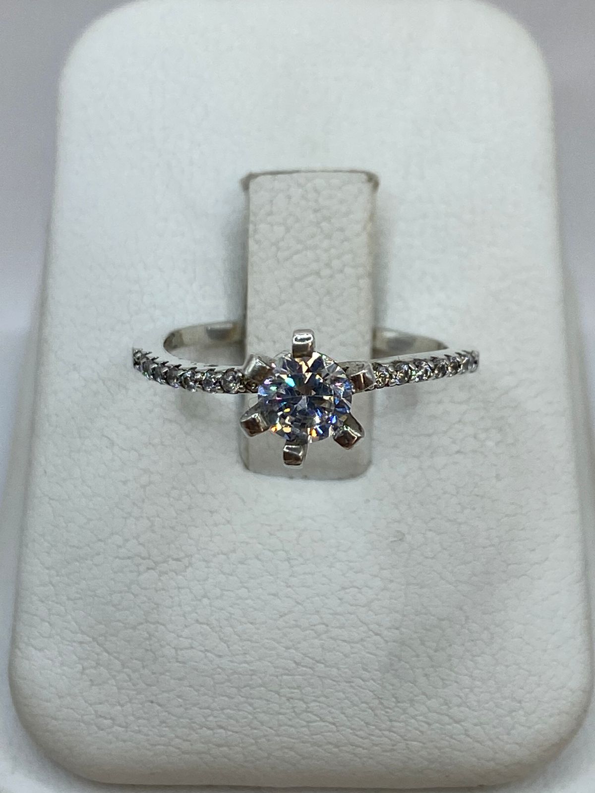 Anillo Solitario Clásico con Zirconia en Plata 925