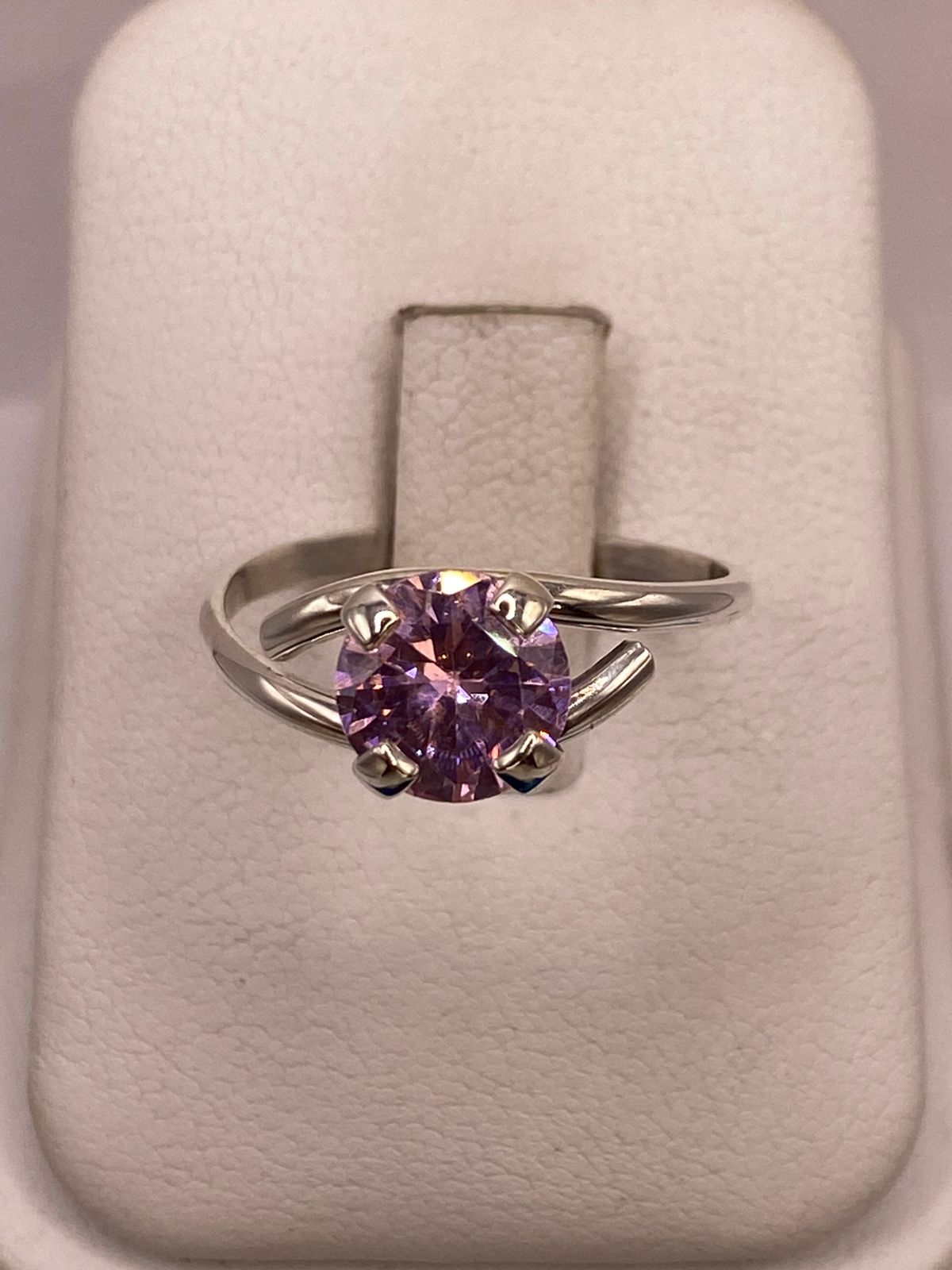 Anillo Solitario Cruzado de Plata Ley 925 con Zirconia Rosa