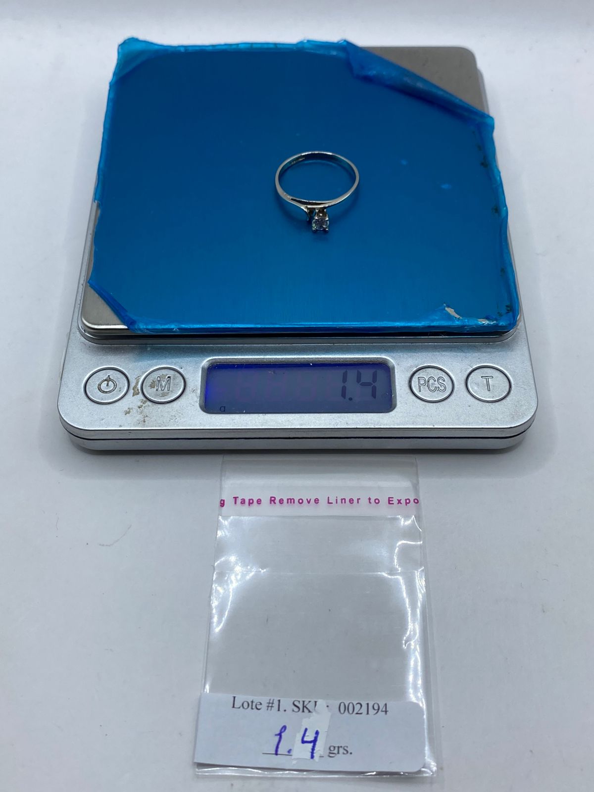 Anillo Solitario Ondulado con Zirconia Blanca en Plata Ley 925