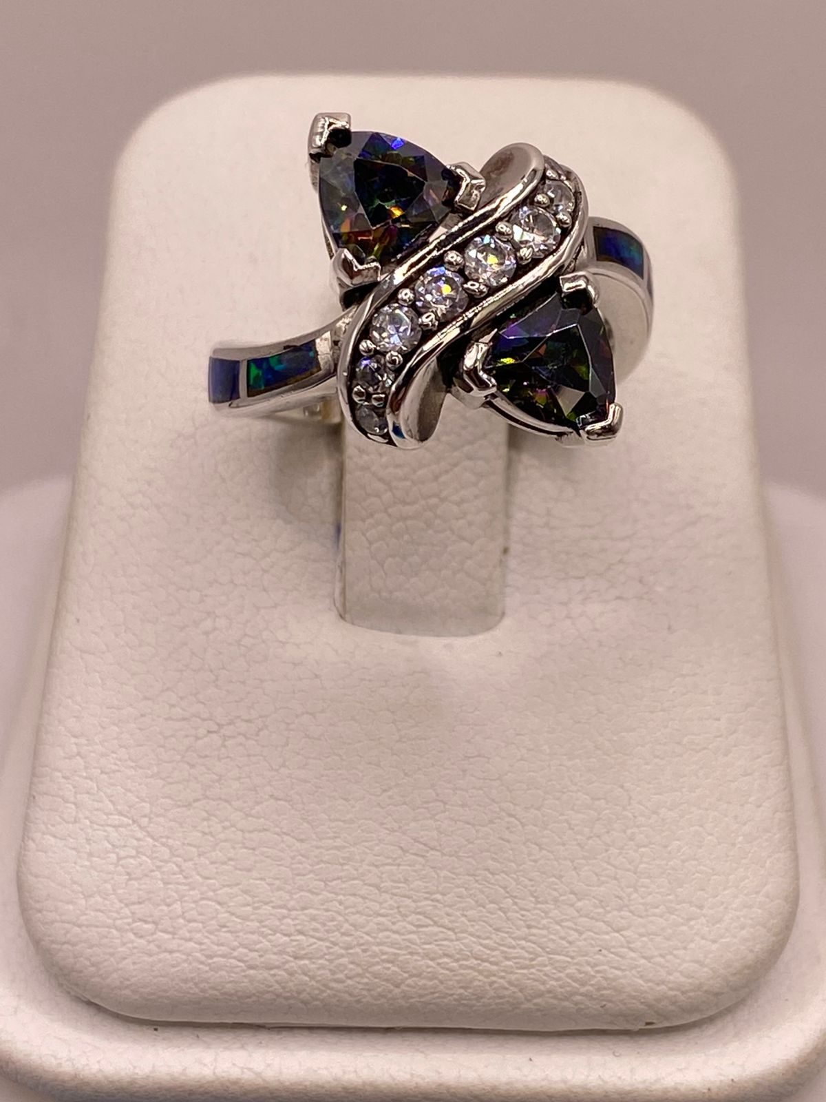 Anillo Solitario de Plata Ley 925 con Ópalo de Fuego y Zirconia