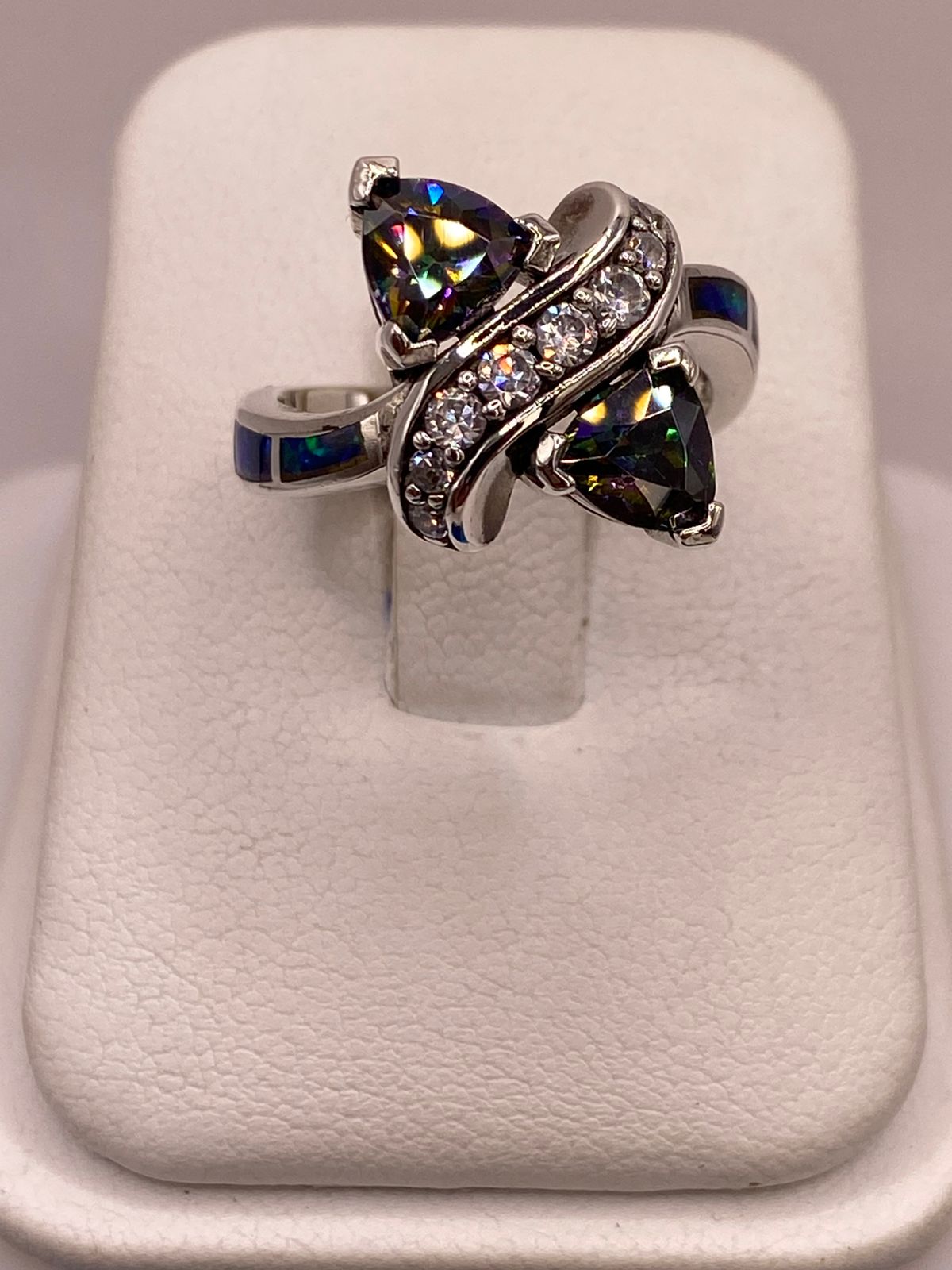 Anillo Solitario de Plata Ley 925 con Ópalo de Fuego y Zirconia