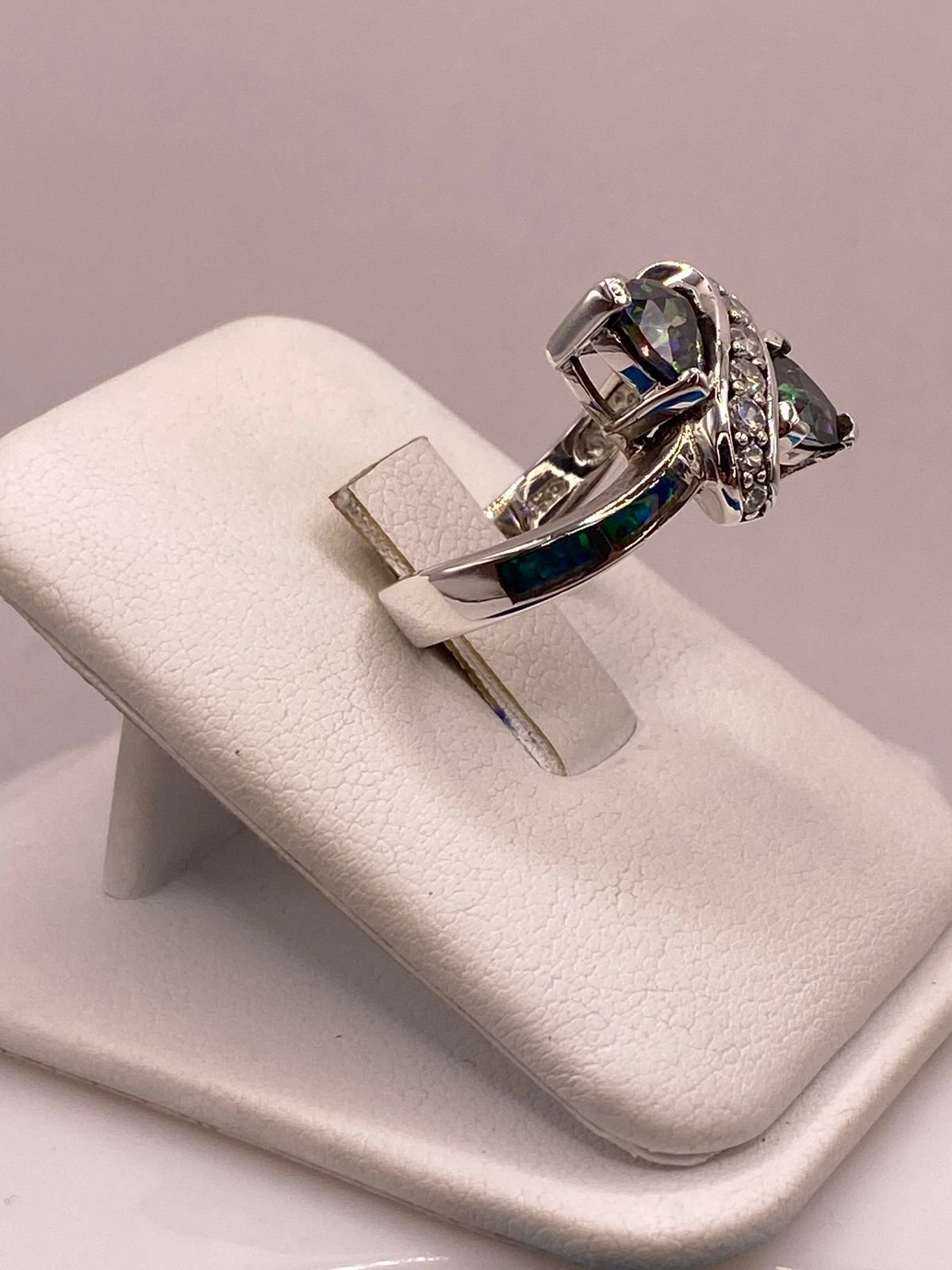 Anillo Solitario de Plata Ley 925 con Ópalo de Fuego y Zirconia