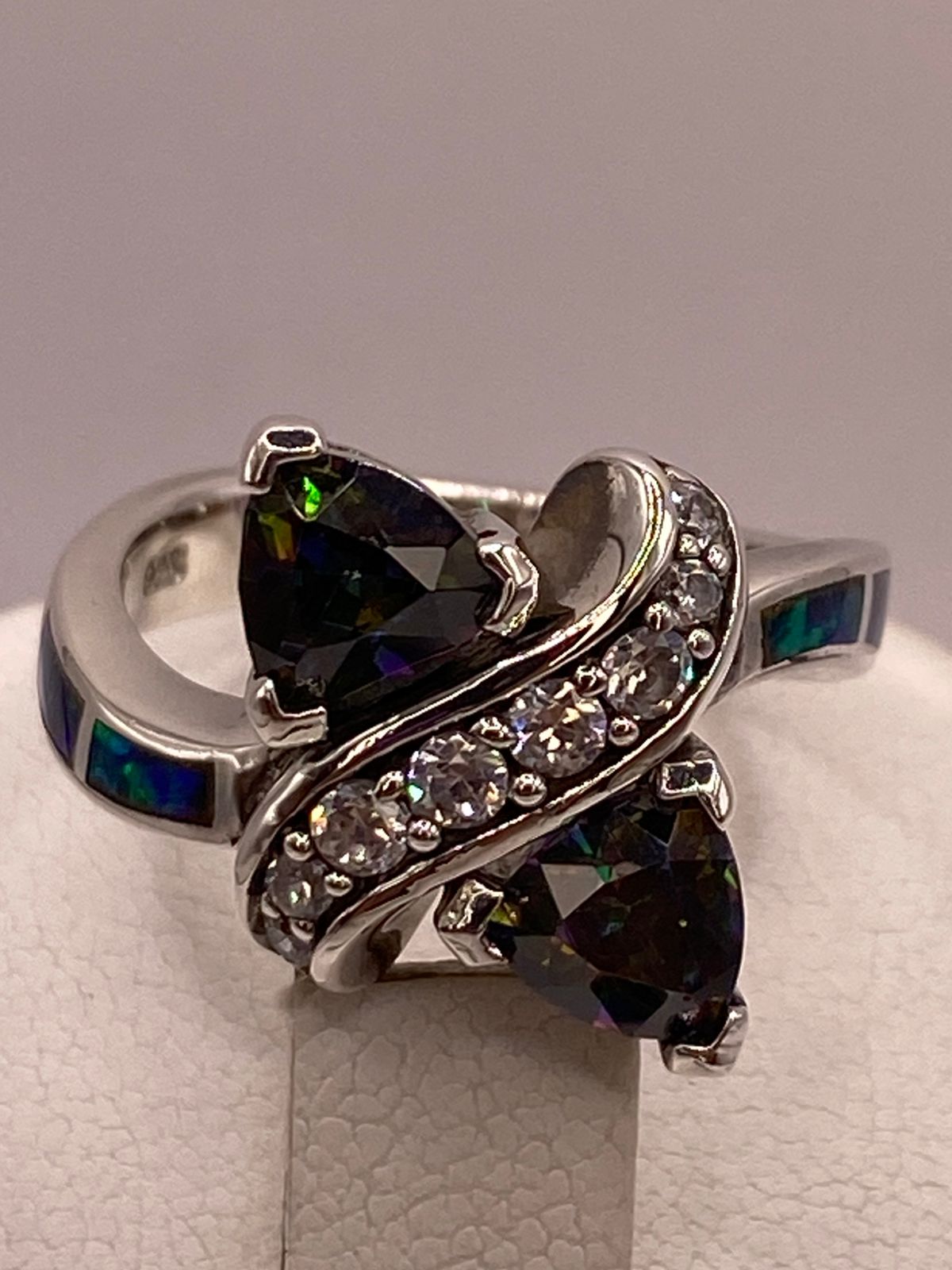 Anillo Solitario de Plata Ley 925 con Ópalo de Fuego y Zirconia