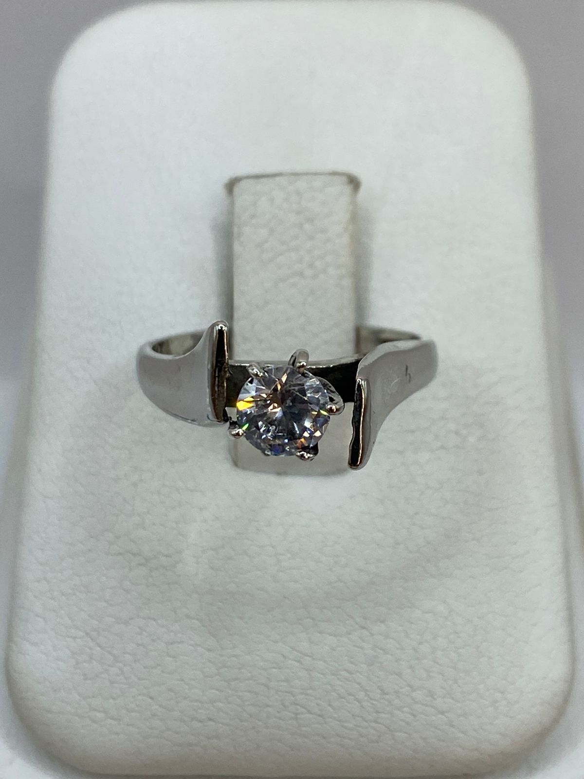 Anillo Solitario de Plata Ley 925 con Zirconia Transparente