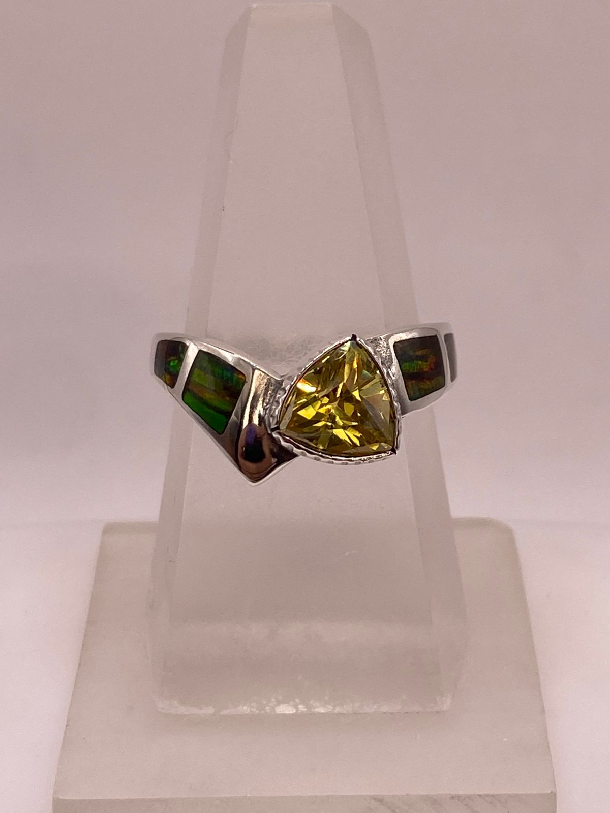 Anillo Solitario de Plata Ley 950 con Ópalo de Fuego Multicolor y Zirconia Amarilla