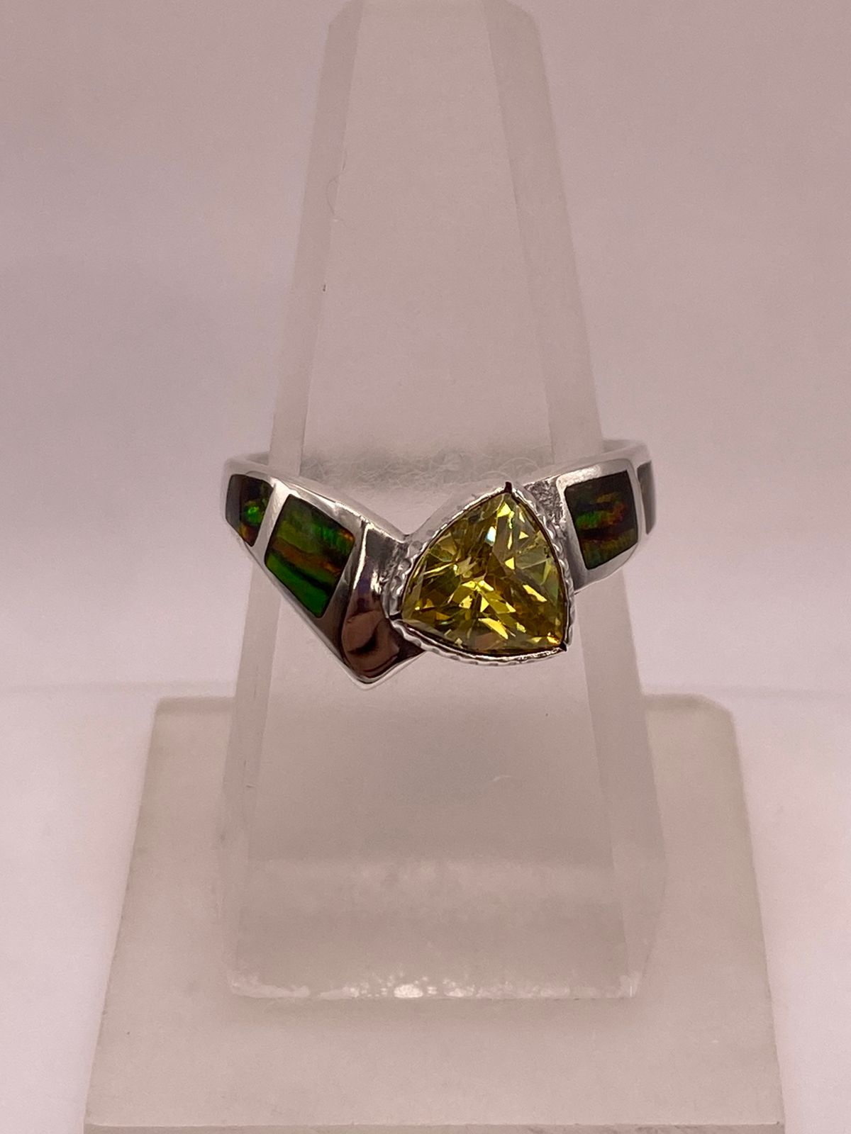 Anillo Solitario de Plata Ley 950 con Ópalo de Fuego Multicolor y Zirconia Amarilla