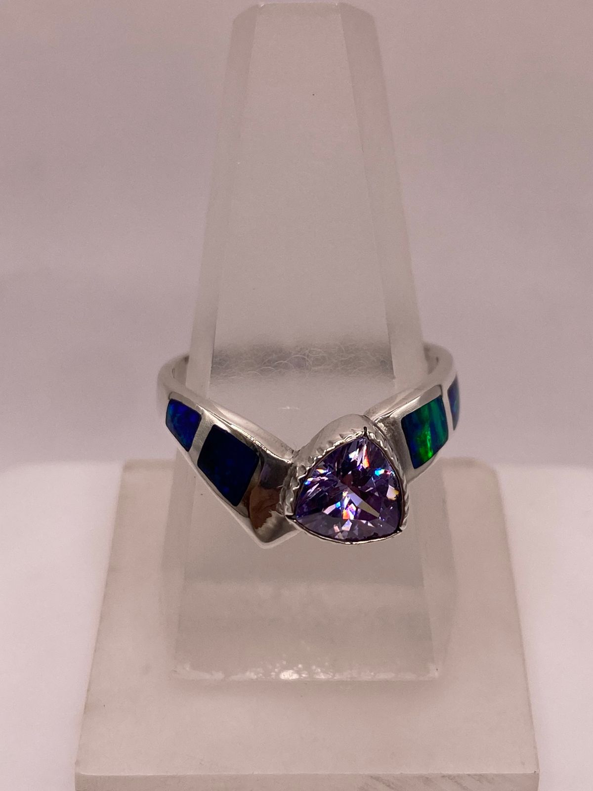 Anillo Solitario de Plata Ley 950 con Ópalo de Fuego y Zirconia
