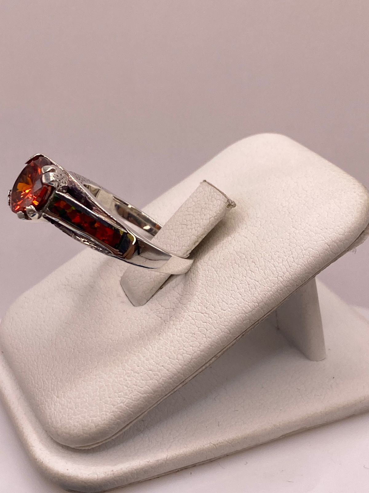 Anillo Solitario de Plata Ley 950 con Ópalo de Fuego y Zirconia