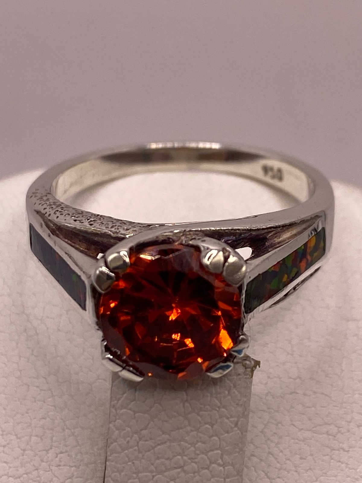 Anillo Solitario de Plata Ley 950 con Ópalo de Fuego y Zirconia