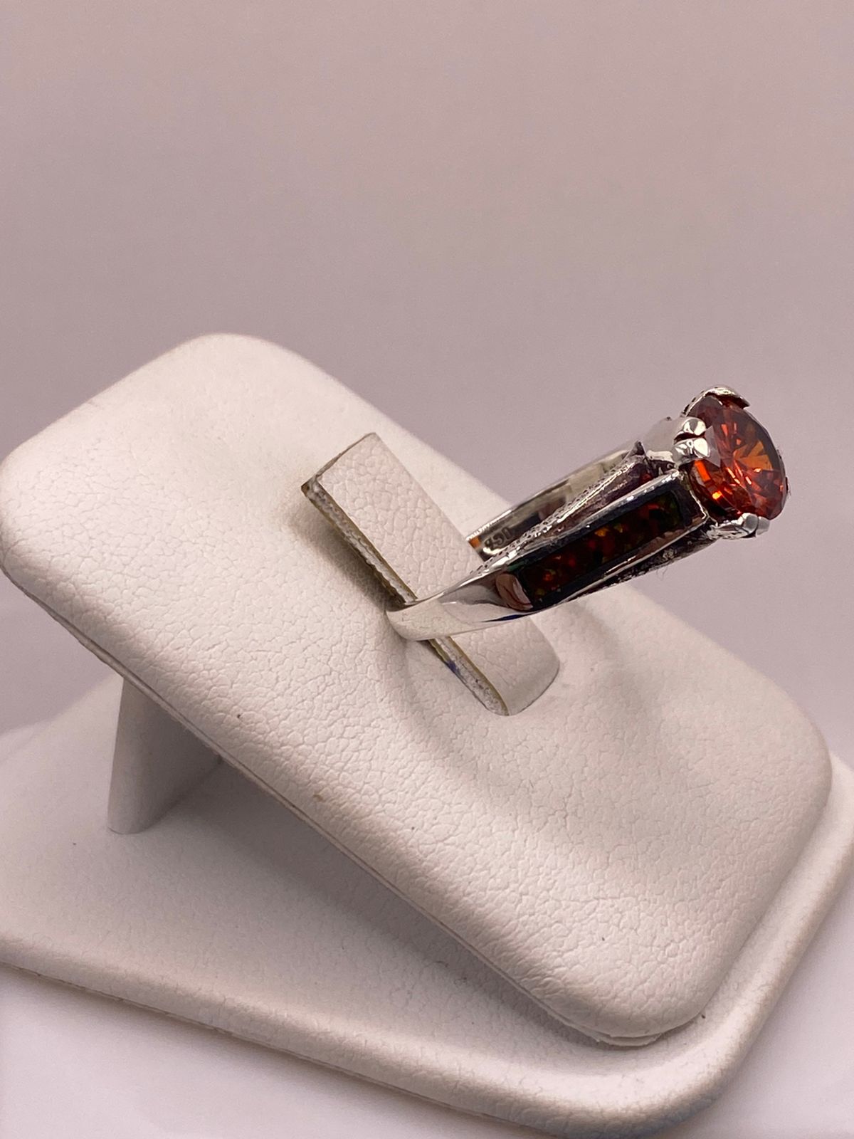 Anillo Solitario de Plata Ley 950 con Ópalo de Fuego y Zirconia