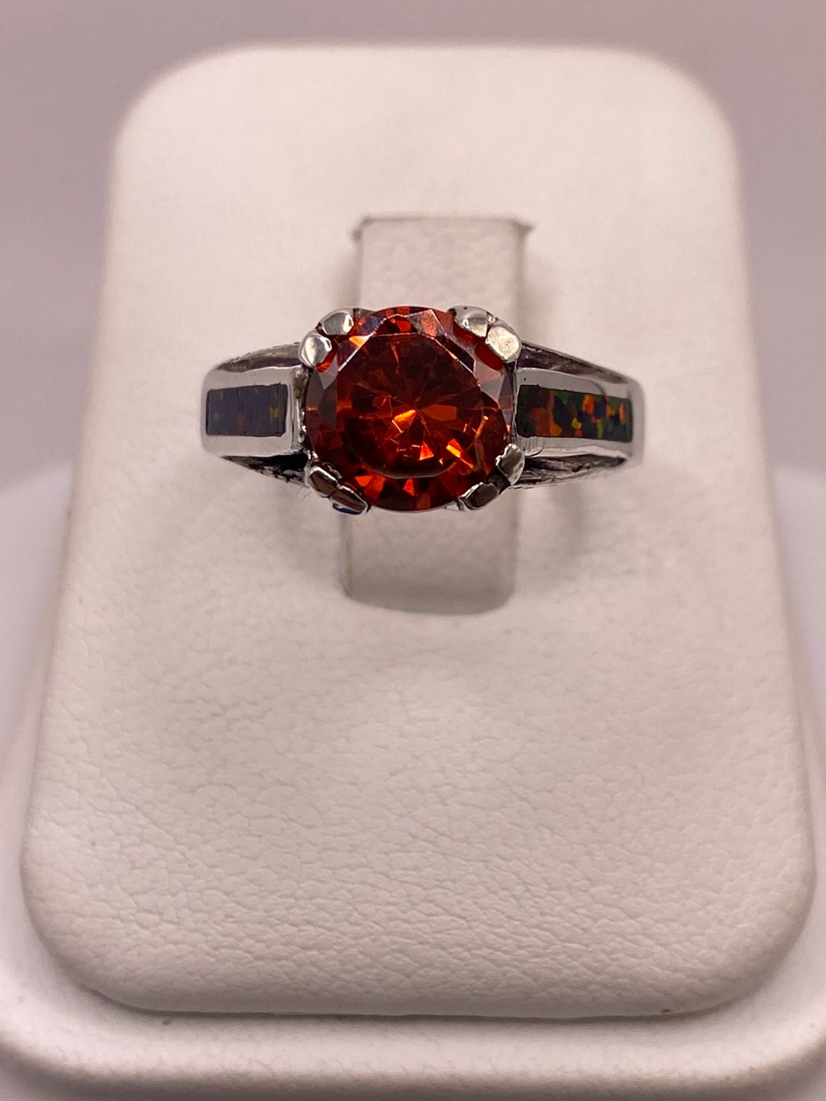 Anillo Solitario de Plata Ley 950 con Ópalo de Fuego y Zirconia