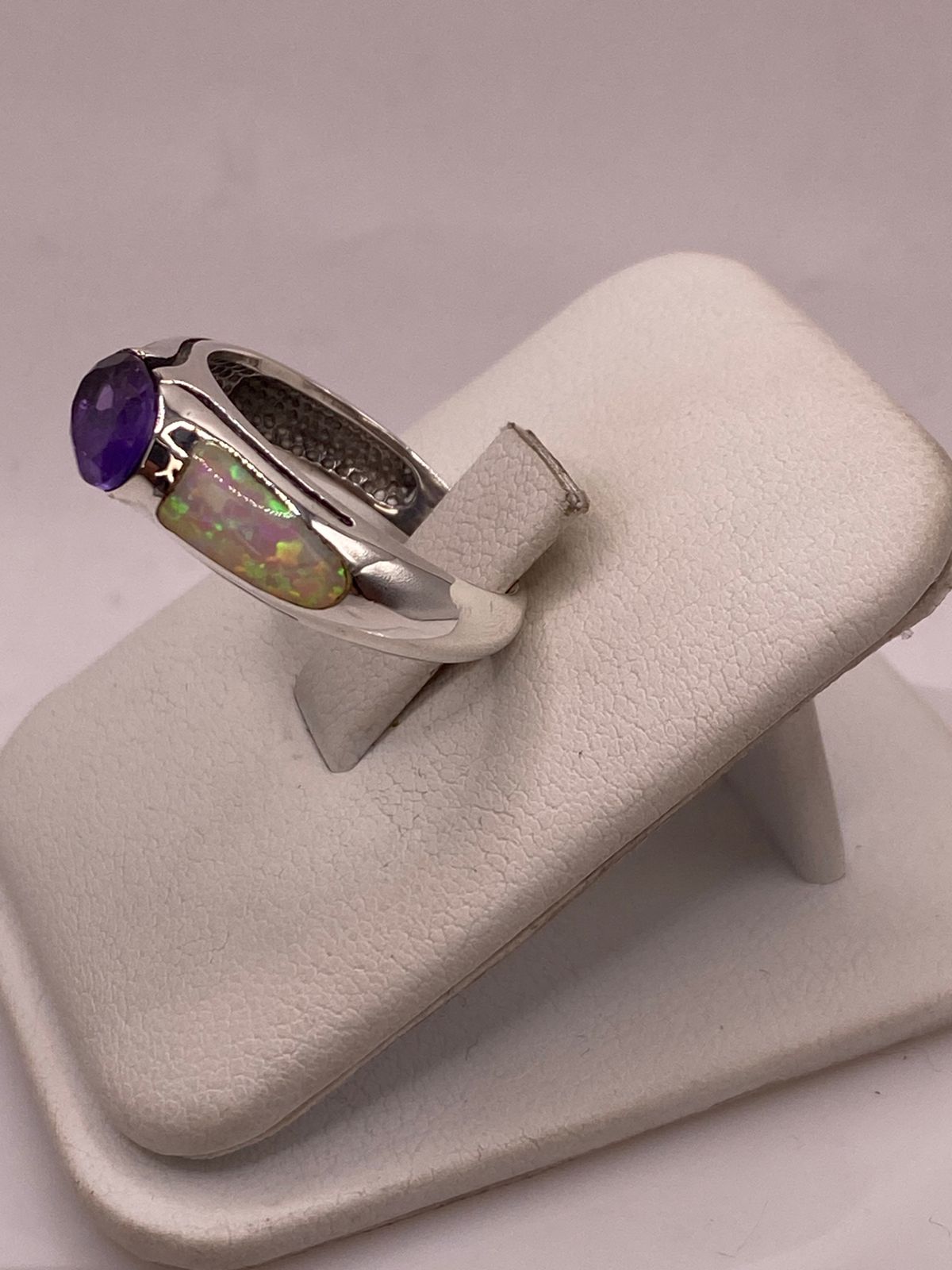 Anillo Solitario de Plata Ley 950 con Ópalo de Fuego y Zirconia