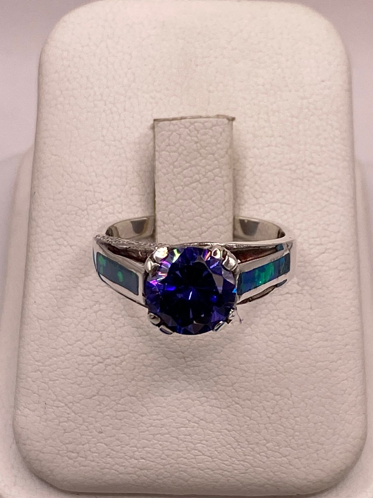 Anillo Solitario de Plata Ley 950 con Ópalo de Fuego y Zirconia Azul