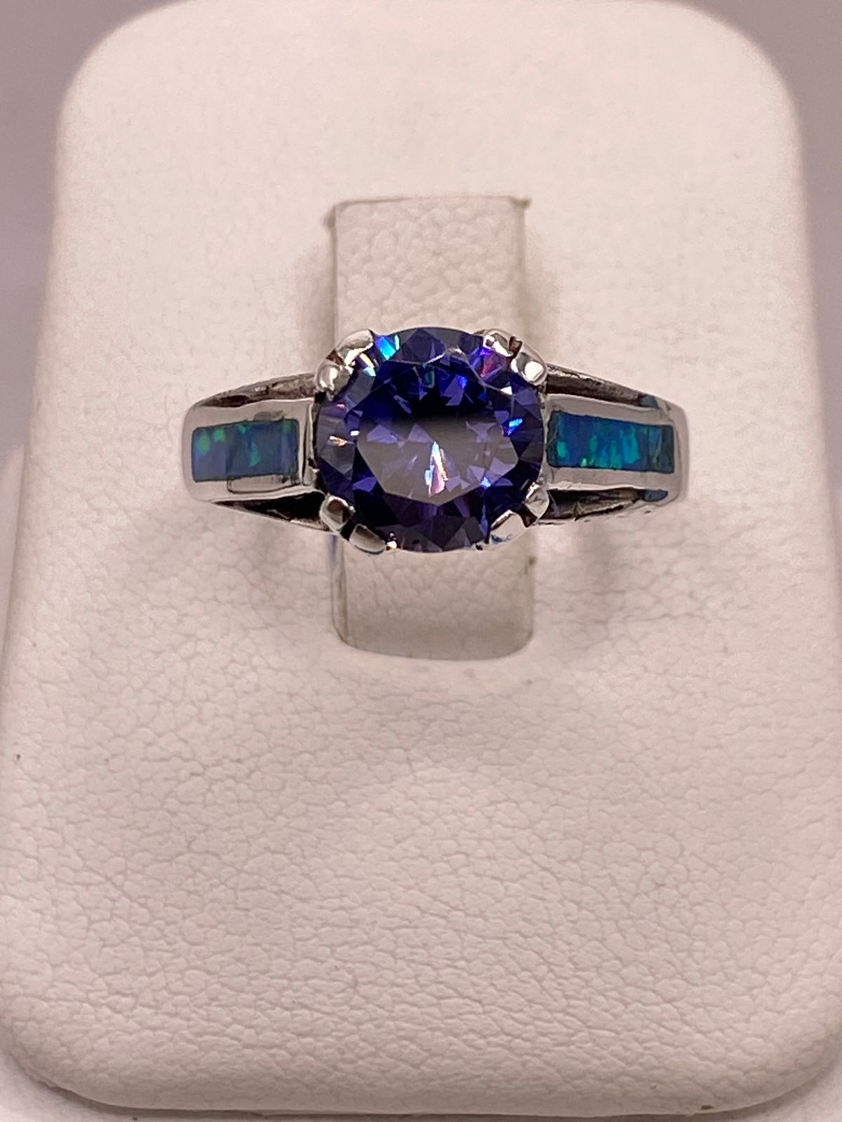 Anillo Solitario de Plata Ley 950 con Ópalo de Fuego y Zirconia Azul