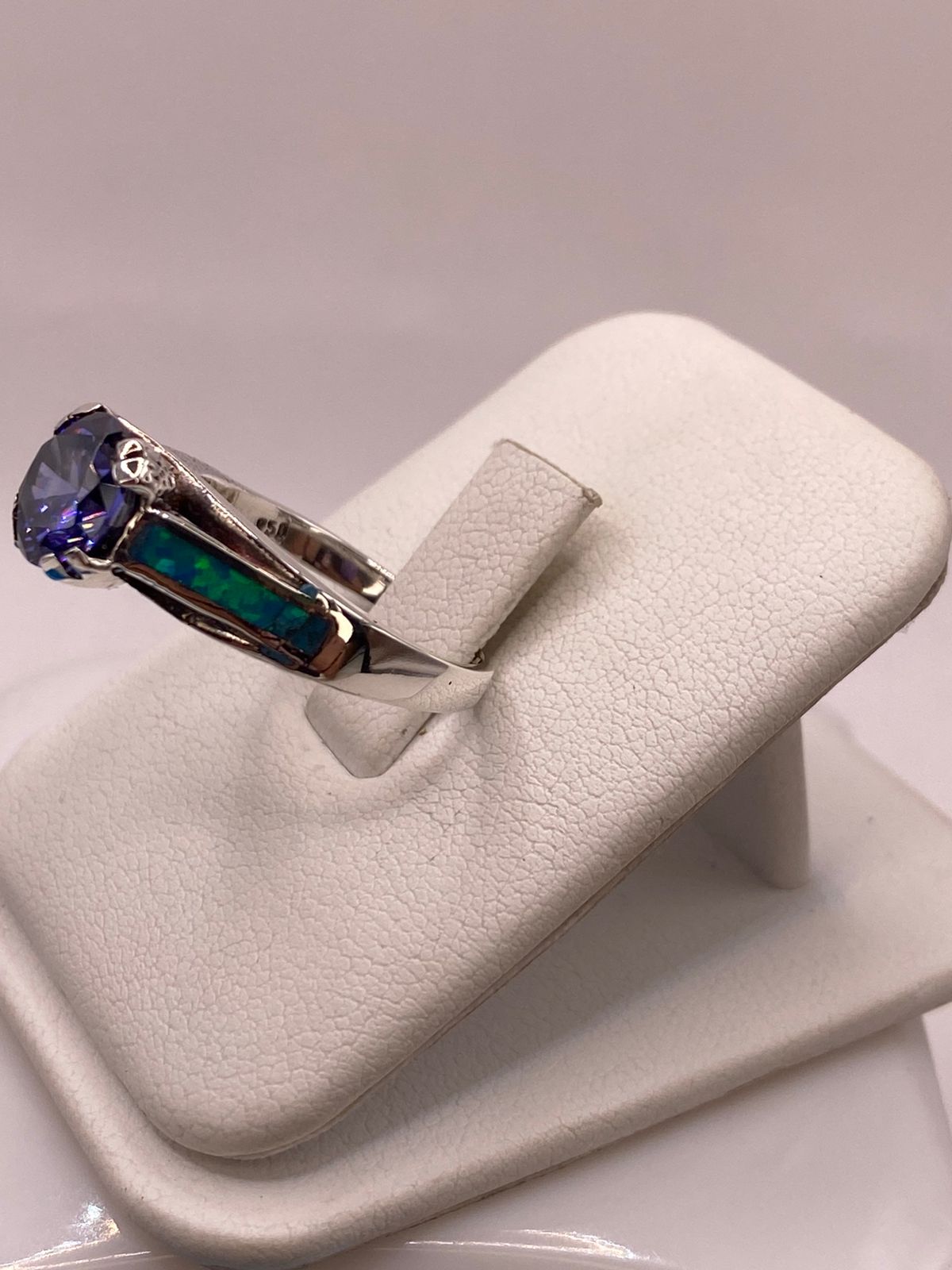 Anillo Solitario de Plata Ley 950 con Ópalo de Fuego y Zirconia Azul