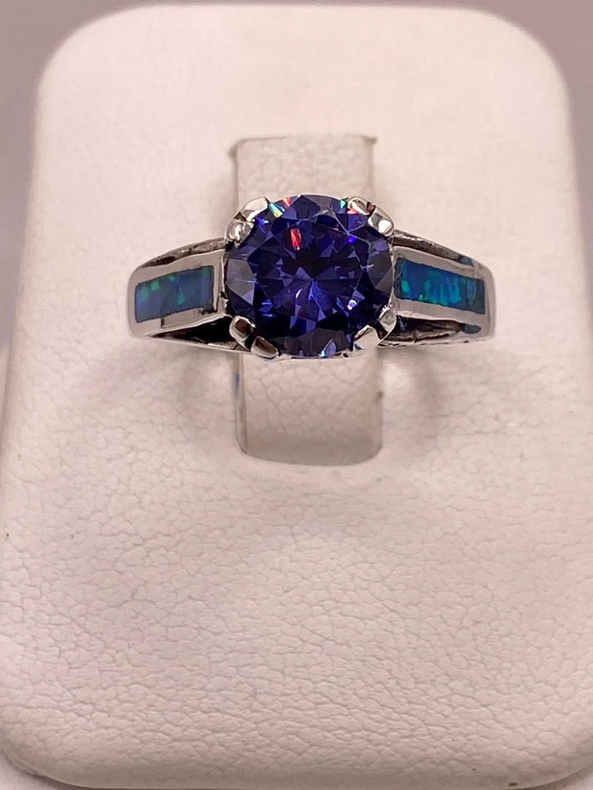Anillo Solitario de Plata Ley 950 con Ópalo de Fuego y Zirconia Azul